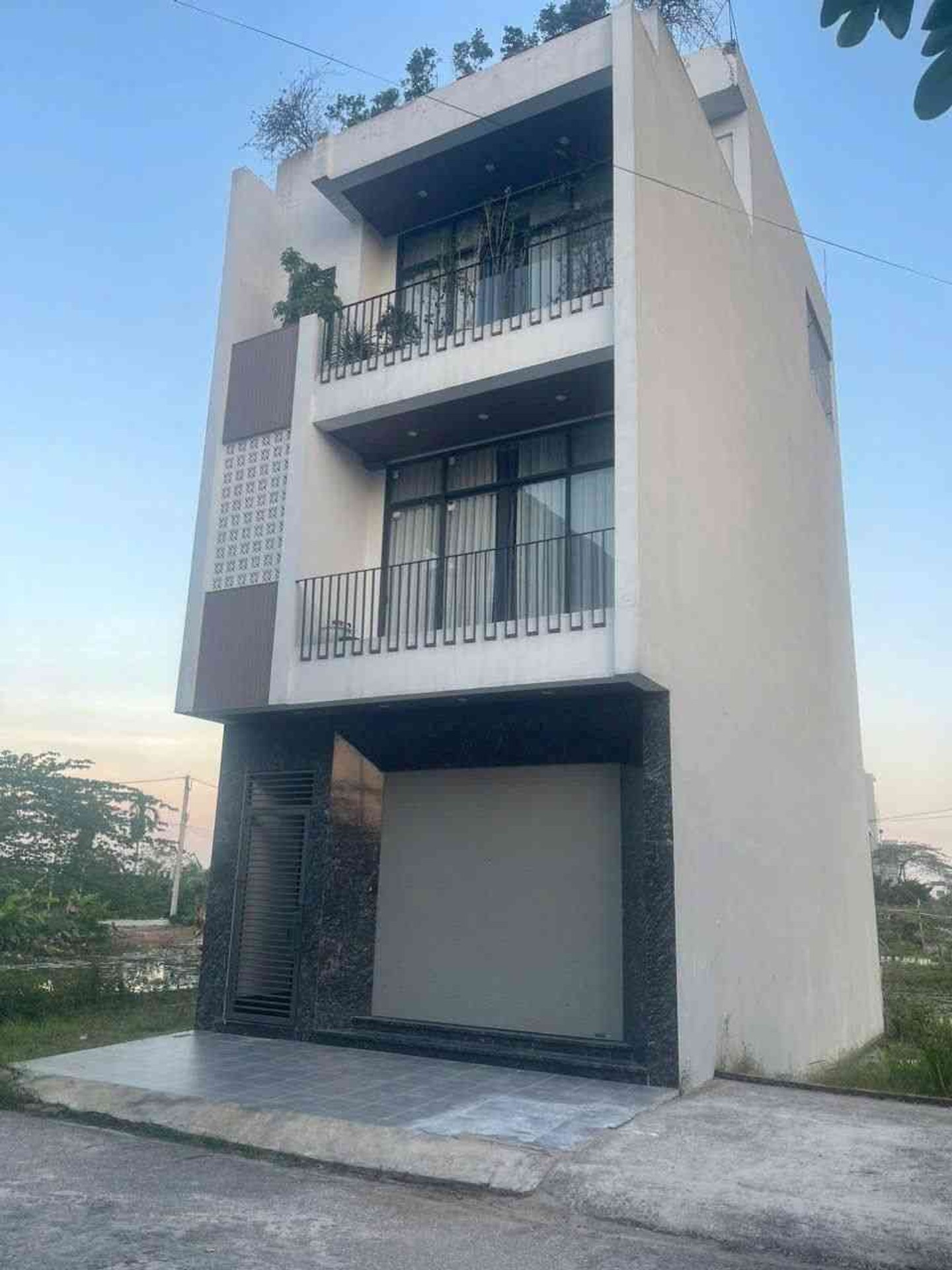 Bán nhà diện tích 81,2m