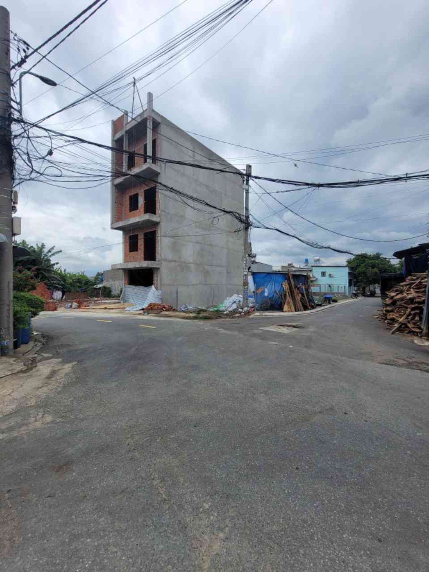 Nhỉnh 4 tỷ, nhà 4 tầng đường nhựa Đông Thạnh, Hóc Môn