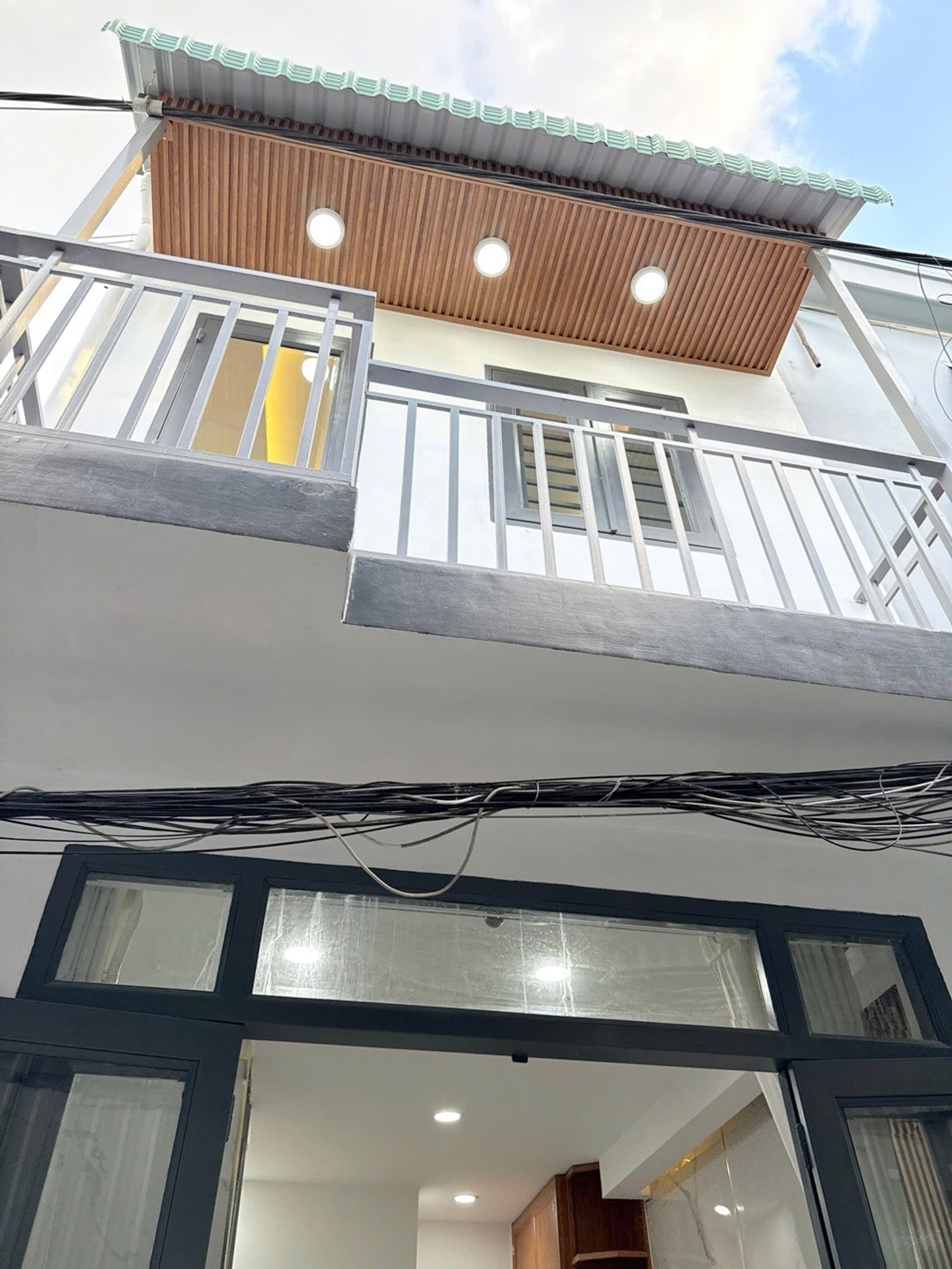 🏡 NHÀ NHỎ XINH 2 TẦNG – GẦN NGÃ TƯ THỦ ĐỨC 🏡

✨ Cơ hội sở hữu nhà riêng với tài chính vừa tầm