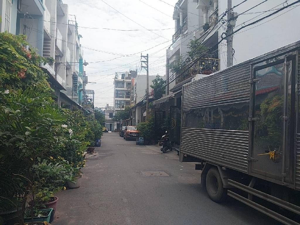 🔥 NHÀ 4 TẦNG LIÊN KHU 5-6 – HẺM 8M – Ô TÔ NGỦ TRONG NHÀ 🔥
📐 4 x 19,5m = 78m² | 1 trệt 3 lầu