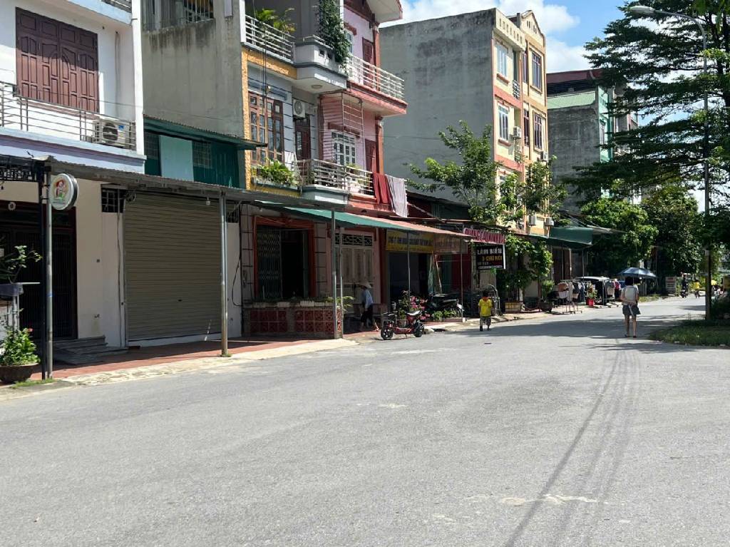Bán nhà 3 tầng Đại Thượng Đại Đồng, Bắc Ninh. Phân lô vỉa hè ô tô tránh - kinh doanh