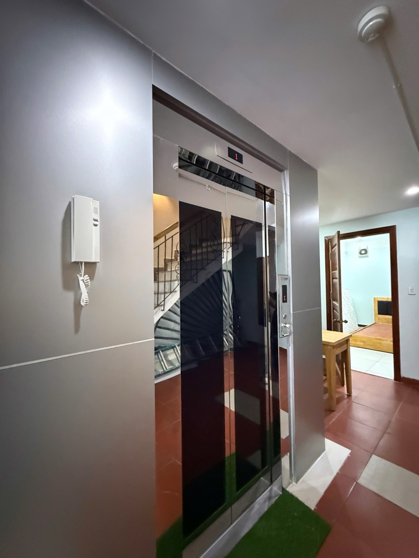 Bán nhà mặt phố Nguyễn Xuân Khoát, 115m x 5 tầng, giá 26 tỷ.