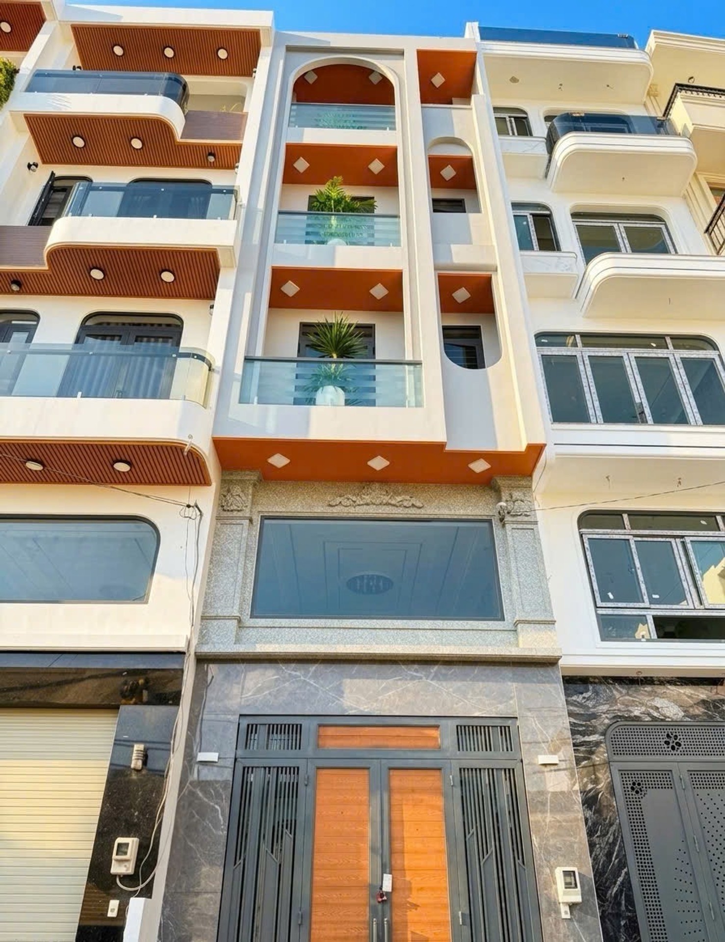 Bán nhà 5 tầng mới xây, diện tích 72m2 khu Tên Lửa Bình Tân