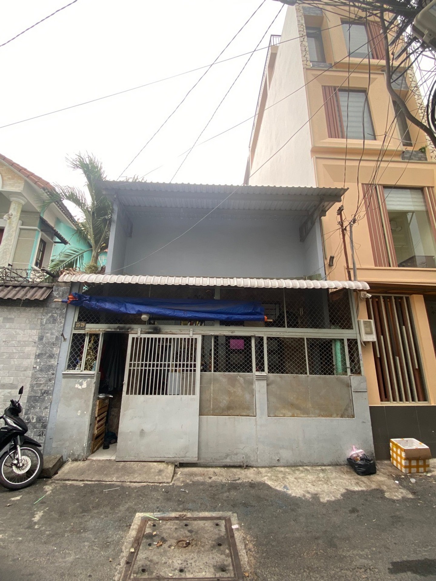 Nhà cũ tiện xây mới
Diện tích lớn: 5.3 x20