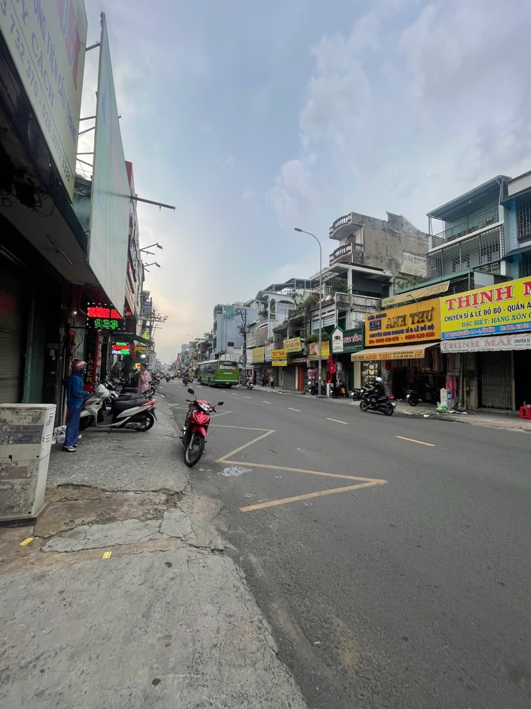 Mặt tiền Lạc Long Quân- 5x22m- 4 Tầng- 24 tỷ hơn