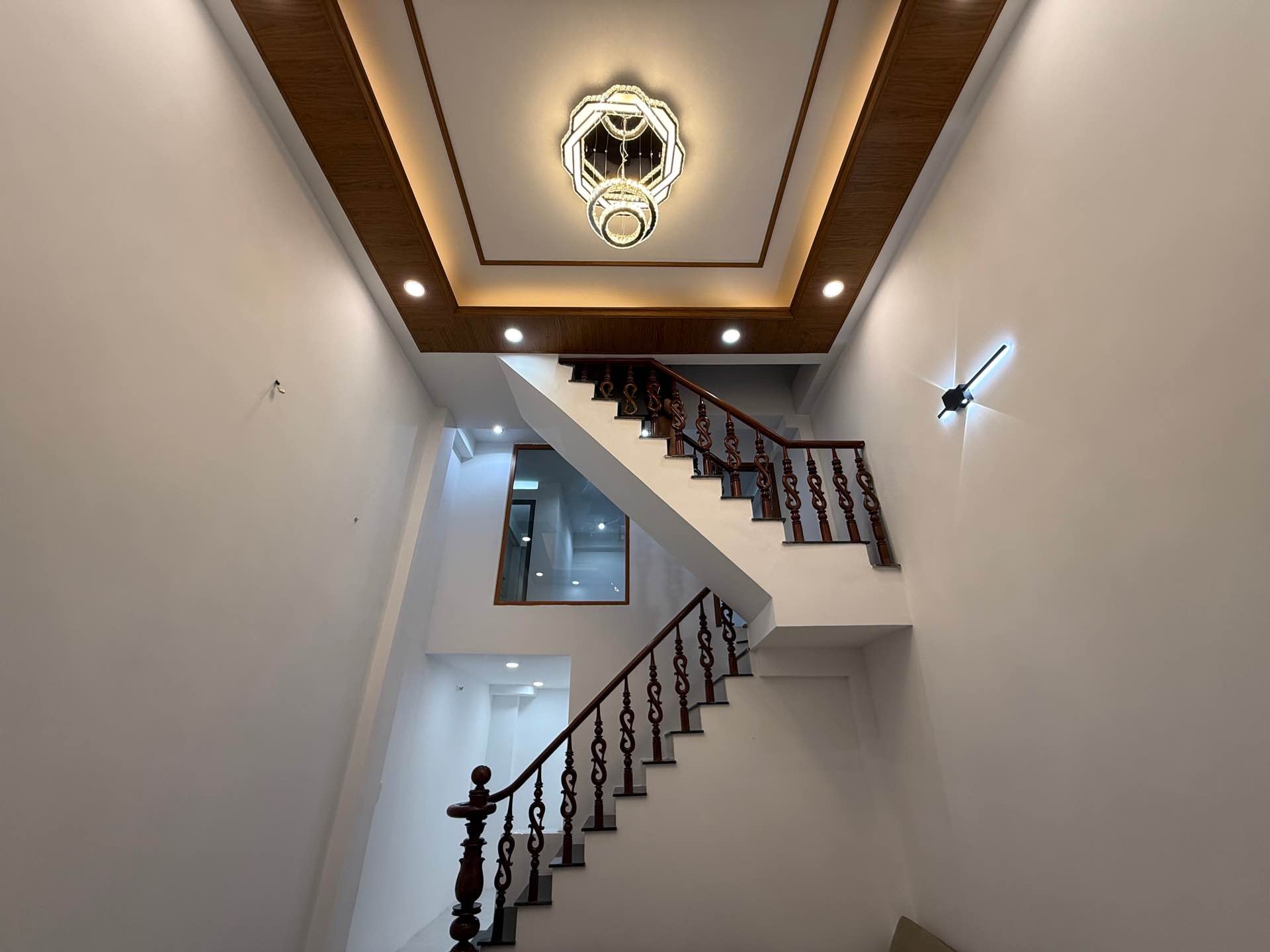 Cần tiền bán nhanh nhà 4 tầng Mã Lò, nhà mới 44m2, giá 5.3 tỷ, hẻm 5m
