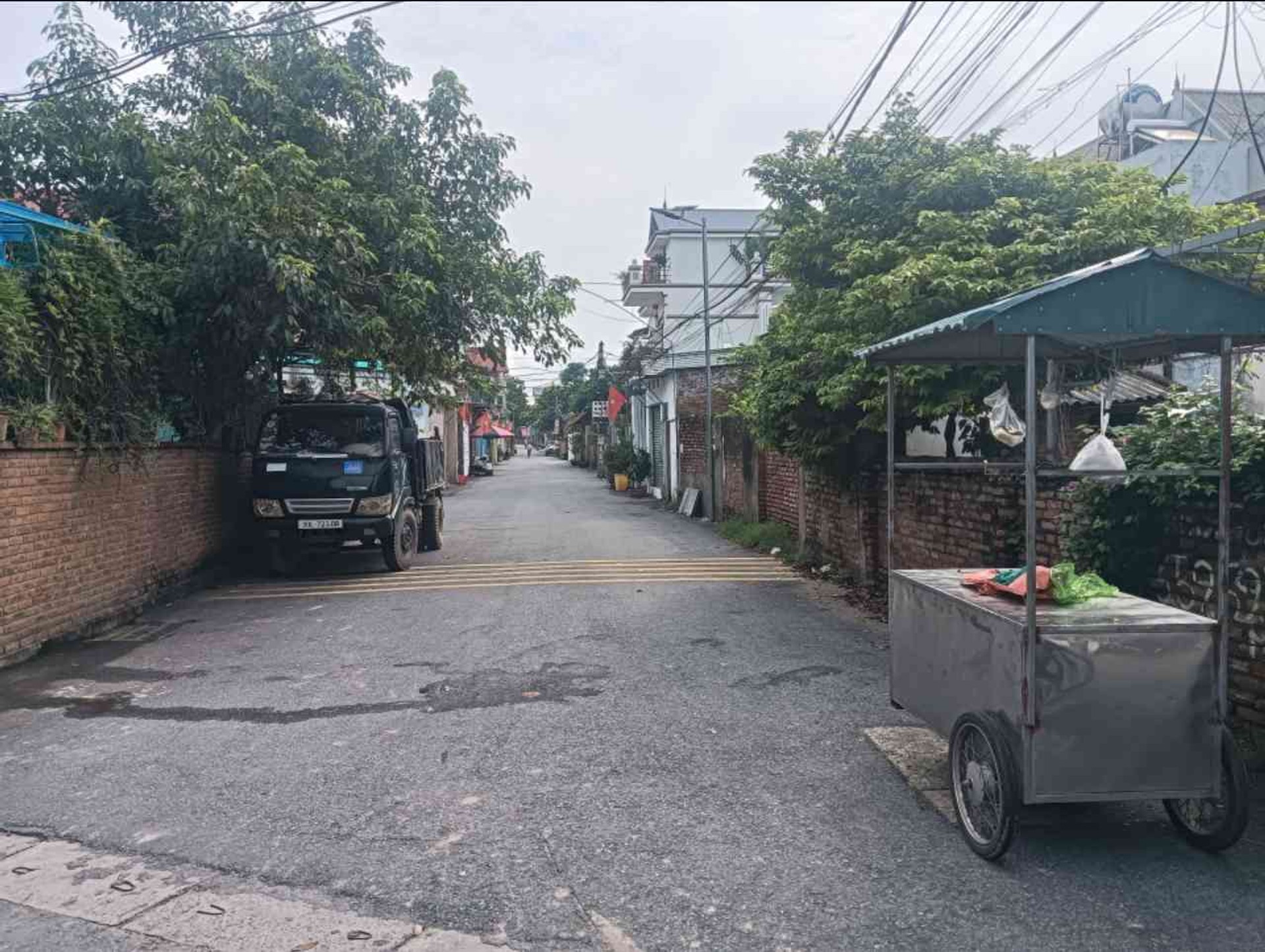 Nhà mặt phố rộng thoáng, kinh doanh đỉnh tại Lạc Nông