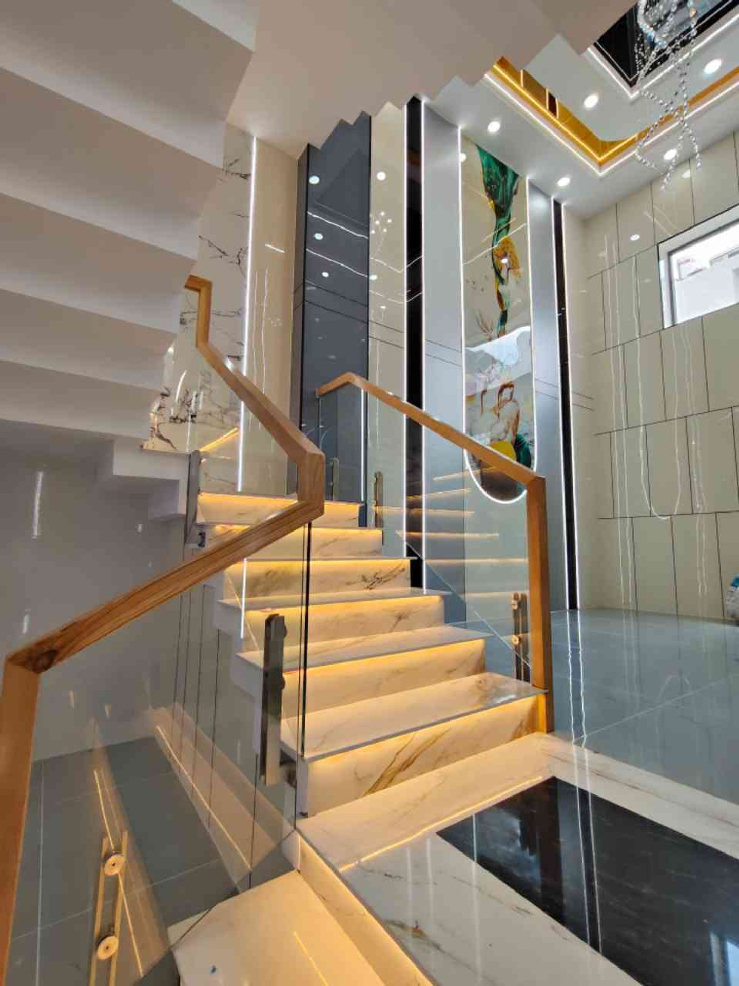 Cơ hội sở hữu nhà 5 tầng mặt tiền rộng tại Bình Tân giá giảm sốc