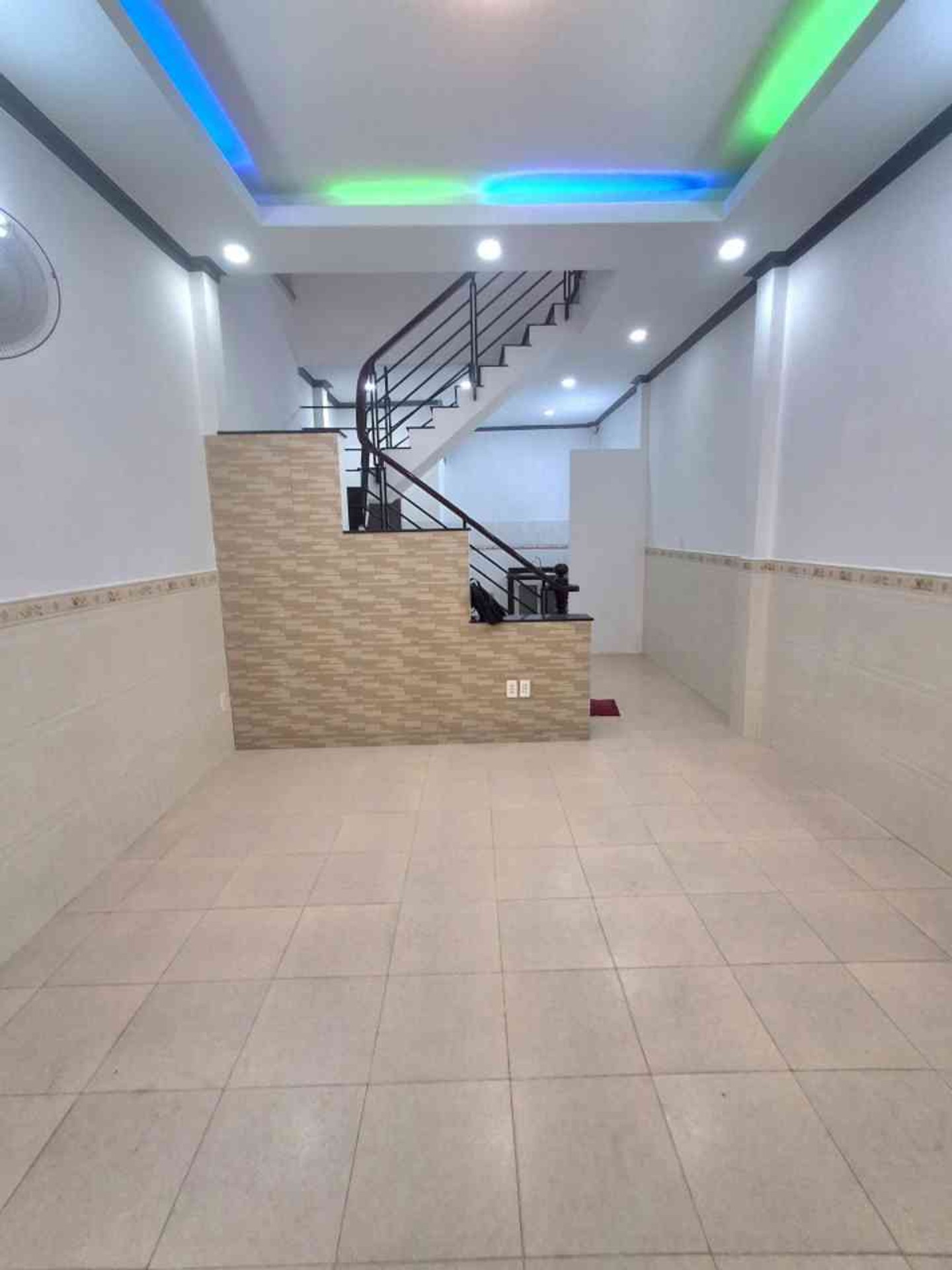 Nhà đẹp sẵn ở, hẻm xe hơi rộng rãi tại Tân Sơn