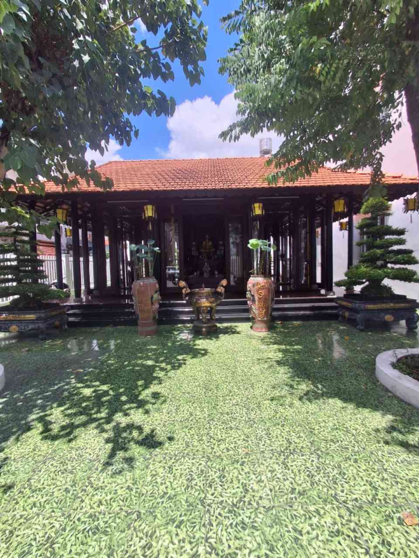 Nhà mặt tiền rộng, xe hơi ngủ trong nhà, khu Tân Sơn sầm uất