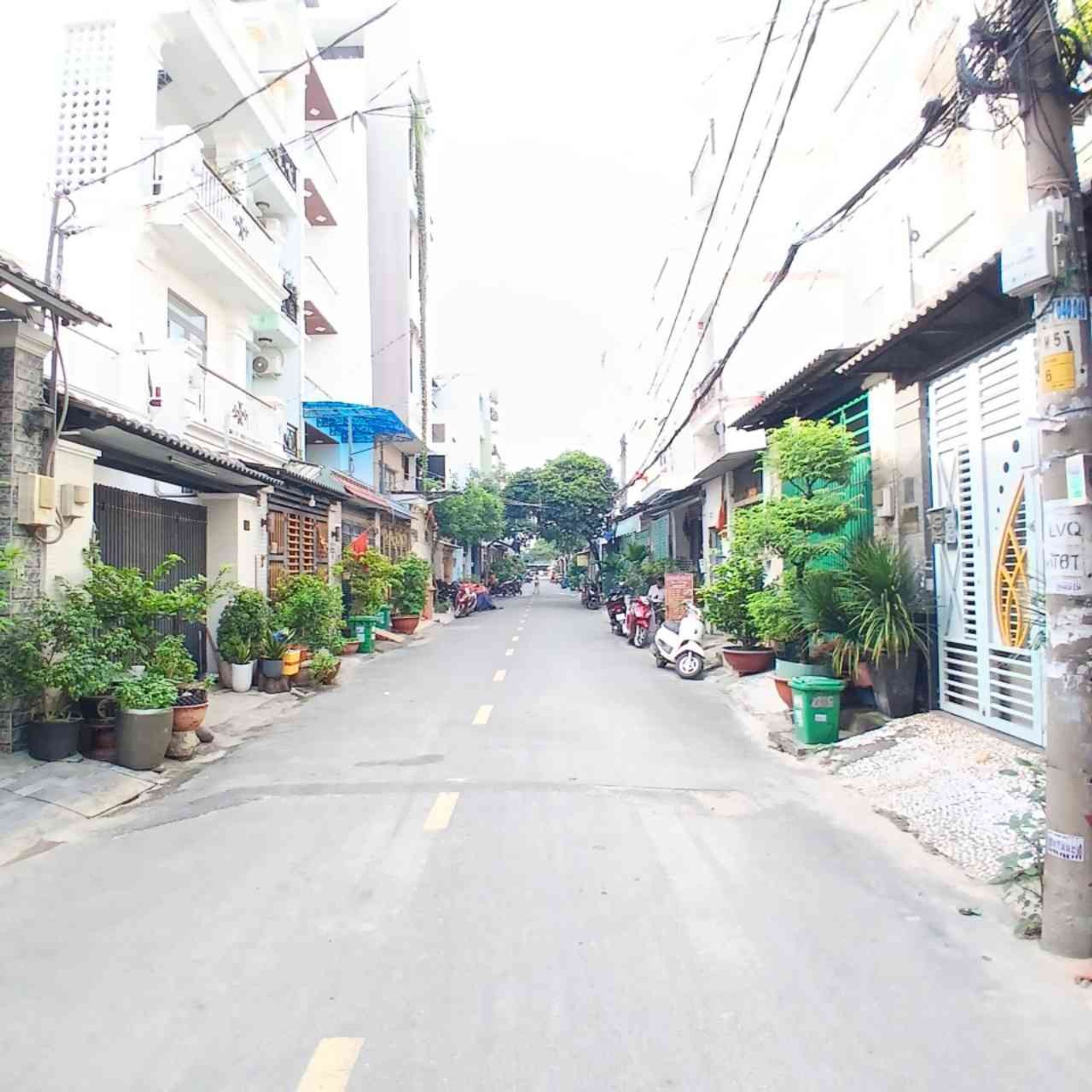 Nhà 2 tầng rộng rãi, vị trí vàng Bình Trị Đông