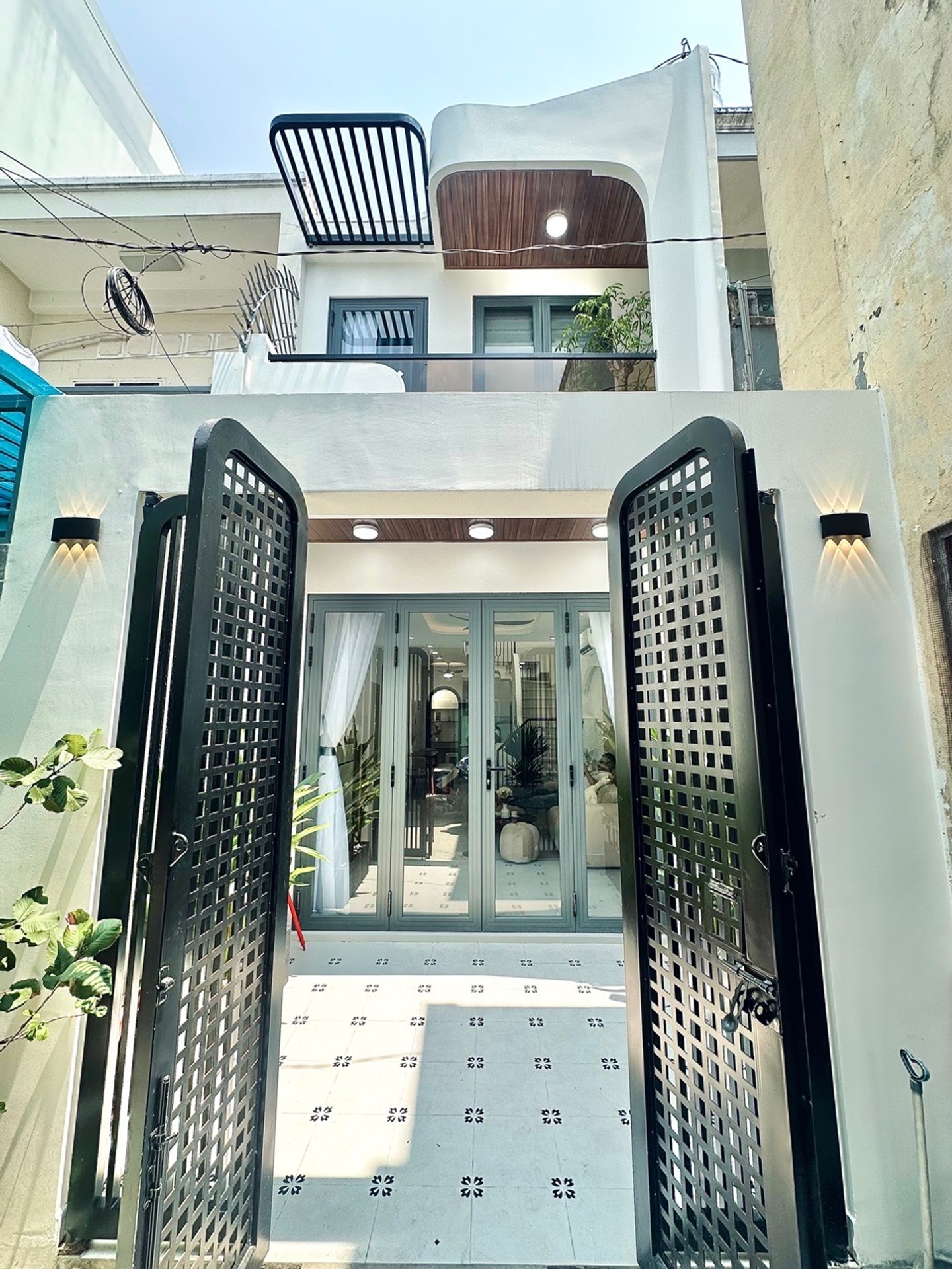 CƠ HỘI SỞ HỮU NHÀ HIỆN ĐẠI 👉 SMART HOME -CÓ PN TẦNG TRỆT- NỞ HẬU - NGAY NGÃ 5 QUANG TRUNG Chuồng🐕