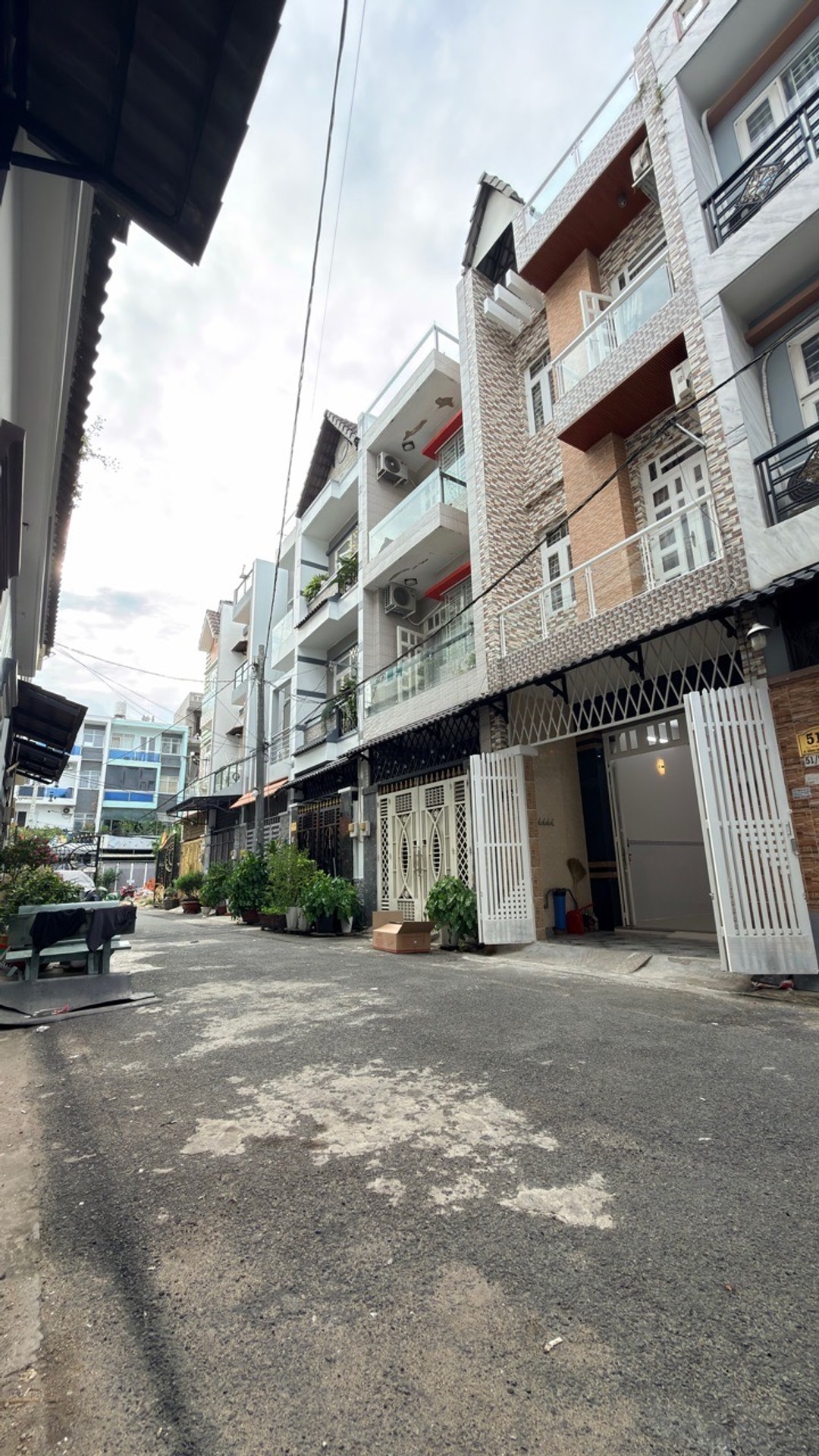 Nhà 4 tầng, sát lê văn Quới ,khu phân lô đường 8m Dt : 4x13m, giá 6.x tỷ