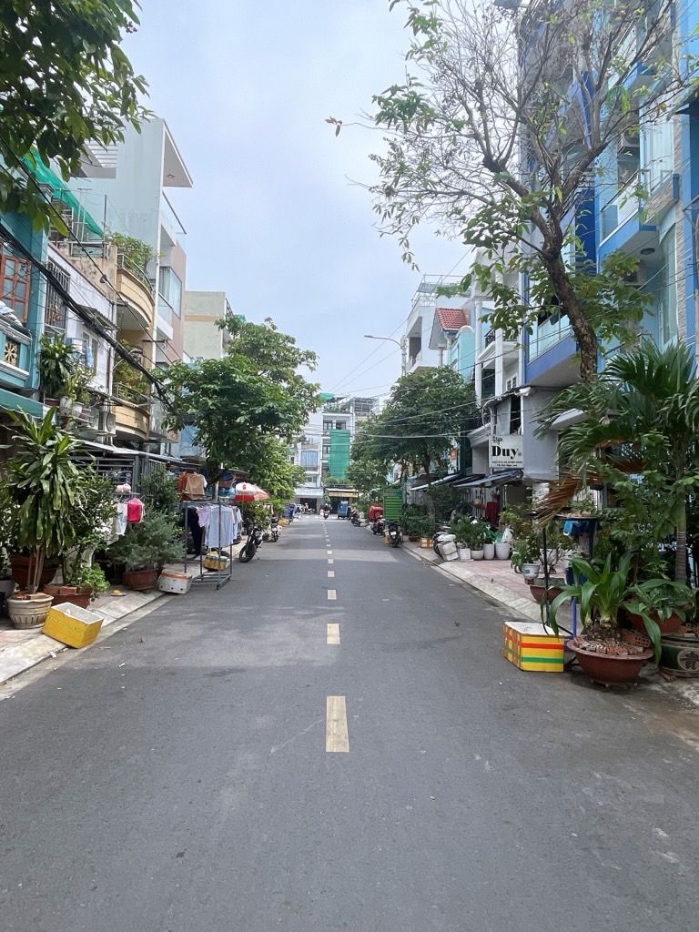 Bán nhà mặt phố 4 tầng phường 4 quận 8, mặt tiền rộng, tiện kinh doanh