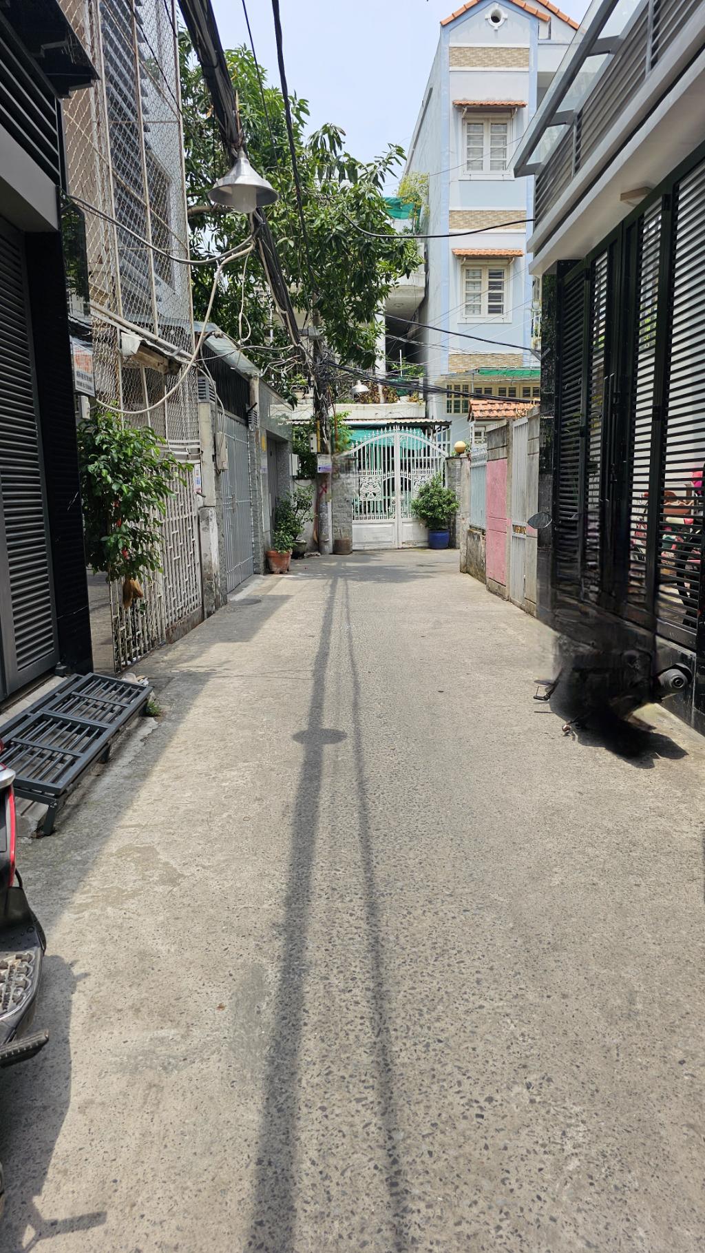 Nhà Phố Sang Trọng 5 Tầng Tại Quận 7 Với Thiết Kế Hiện Đại Và Nội Thất Cao Cấp