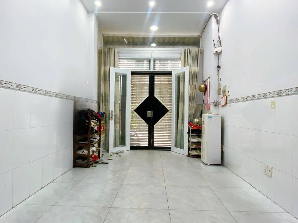 Bán nhà 4 tầng, 5 phòng ngủ, diện tích 36m² tại trung tâm Quận 10