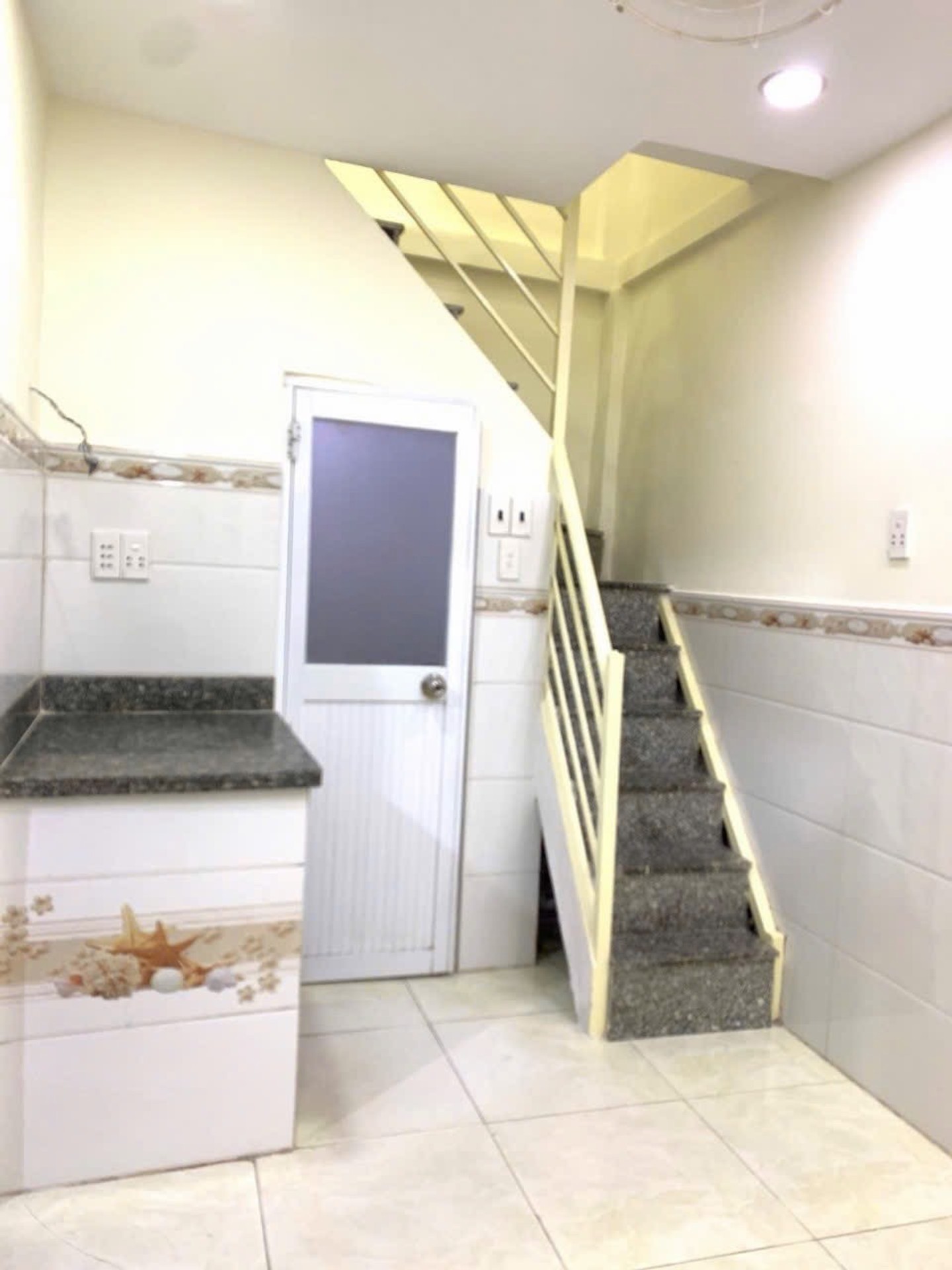 Nhà nhỏ xinh 3 tầng, trung tâm Quận 3, góc thoáng cực hiếm