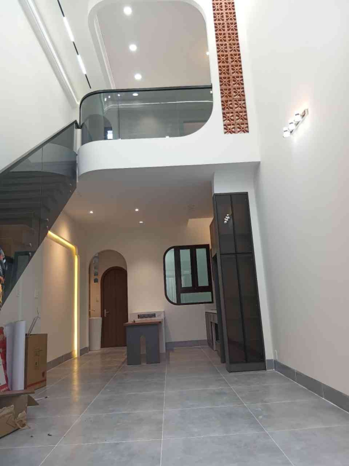 NHÀ ĐẸP GIÁ MỀM – NGANG 4M DÀI 13M – CHỈ 2,48 TỶ 🔥
📐 DT: 4×13m – kết cấu trệt + lửng – 3 phòng
💰