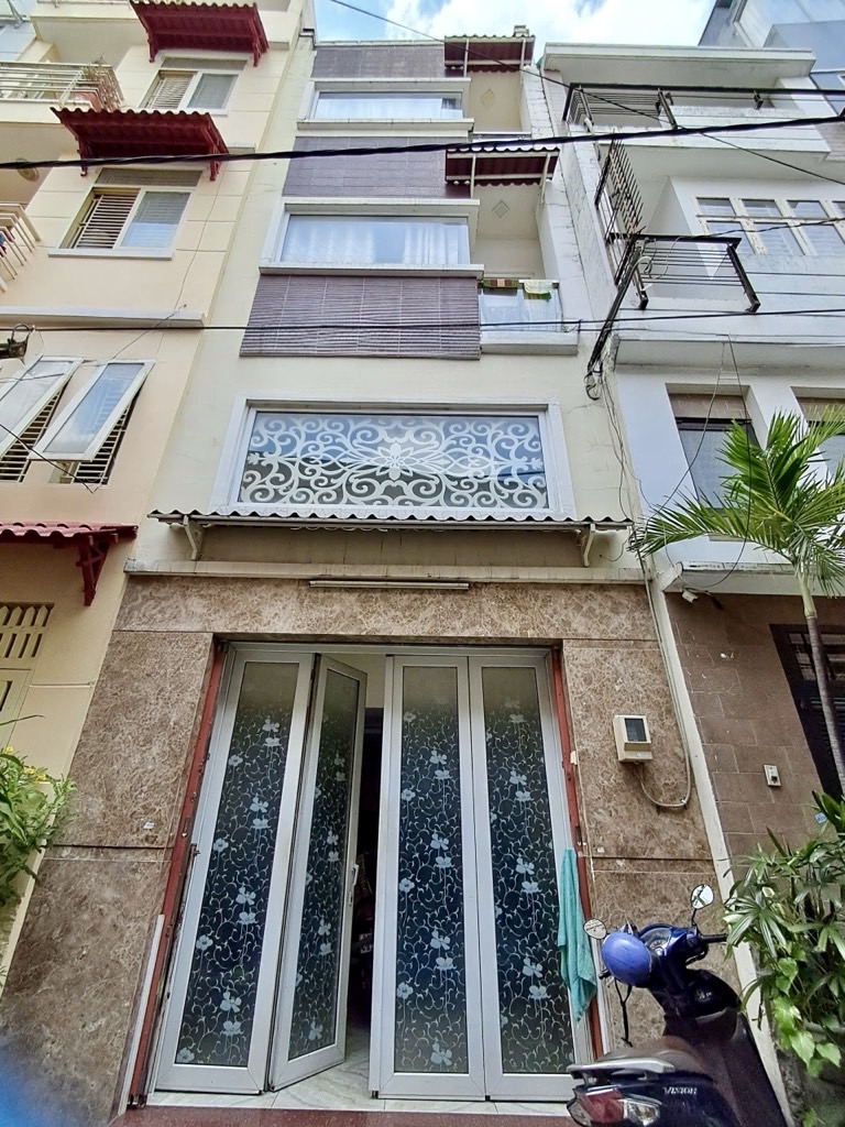Bán nhà riêng quận 1, diện tích 30m², nhà 4 tầng chắc chắn, vị trí trung tâm
