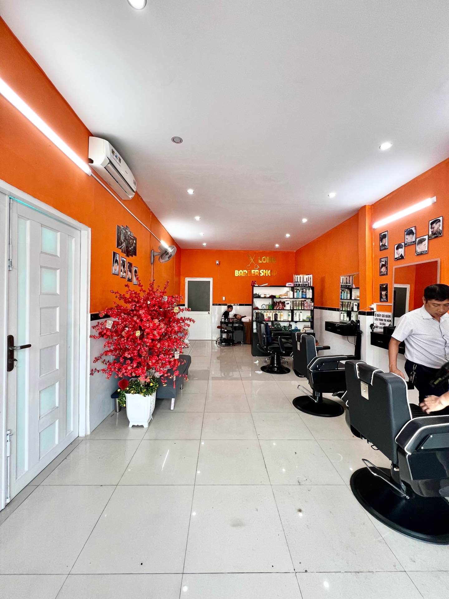 Bán nhà mặt phố 2 tầng tại thị trấn Hóc Môn, mặt tiền 6,2m, thuận tiện kinh doanh