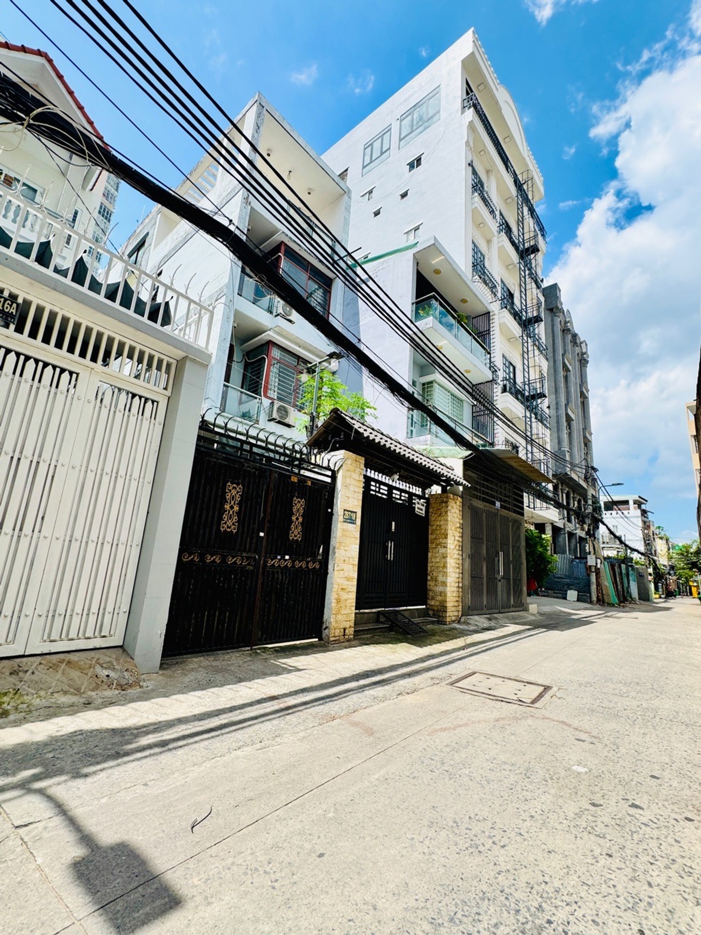 Bán nhà riêng 4 tầng rộng 94m2 tại khu vực Âu Dương Lân, giá 13,8 tỷ đồng