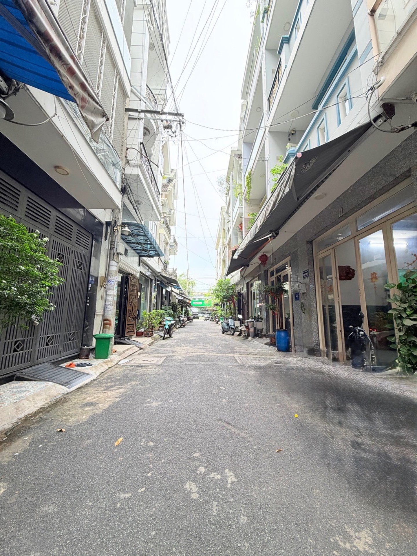 Nhà 4 tầng hiện đại ở Tân Kỳ Tân Quý, hẻm xe hơi vào tận nhà
