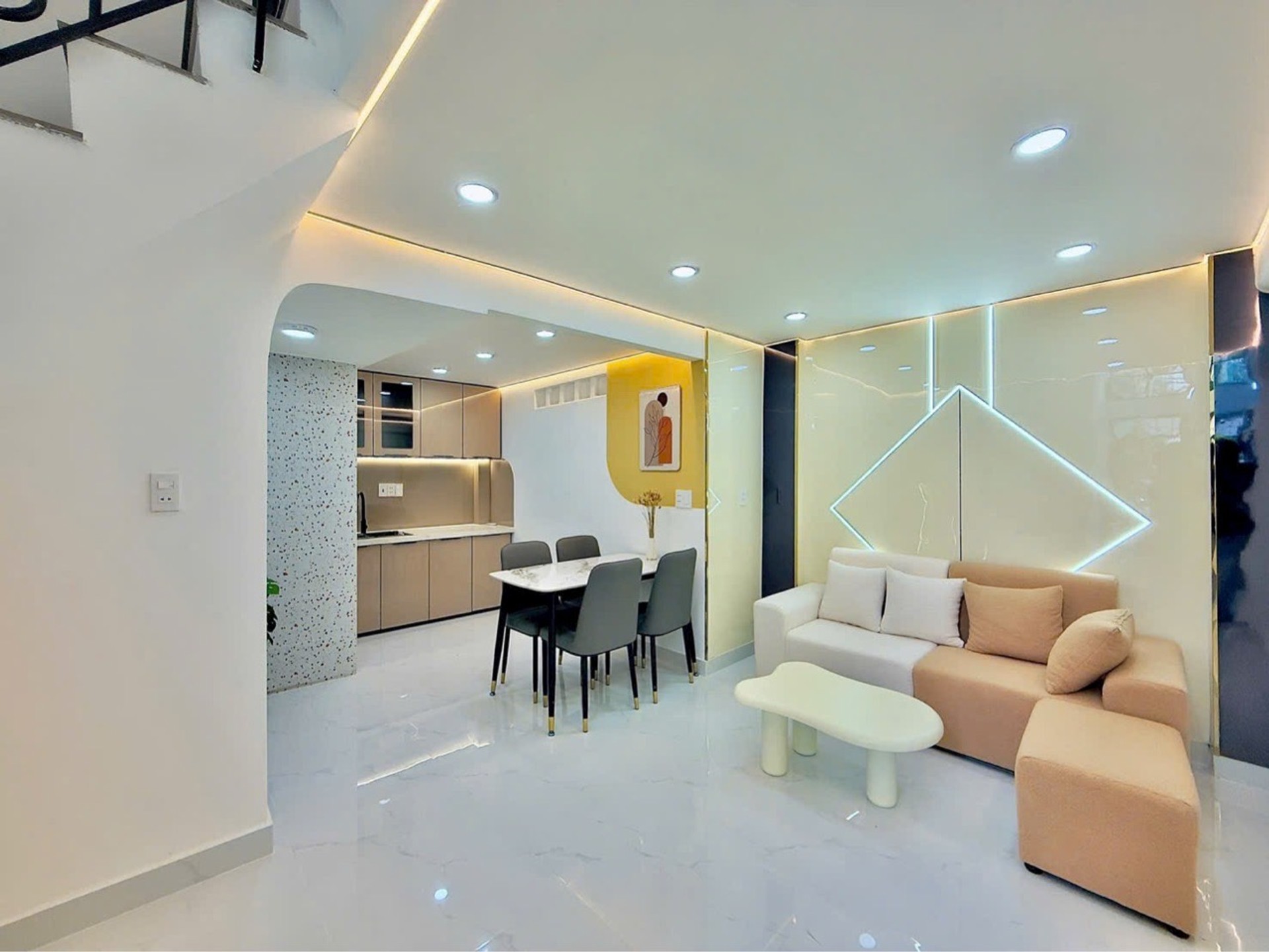 Nhà 3 tầng 2 ngủ hẻm xe hơi gần trung tâm chỉ hơn 4 tỷ