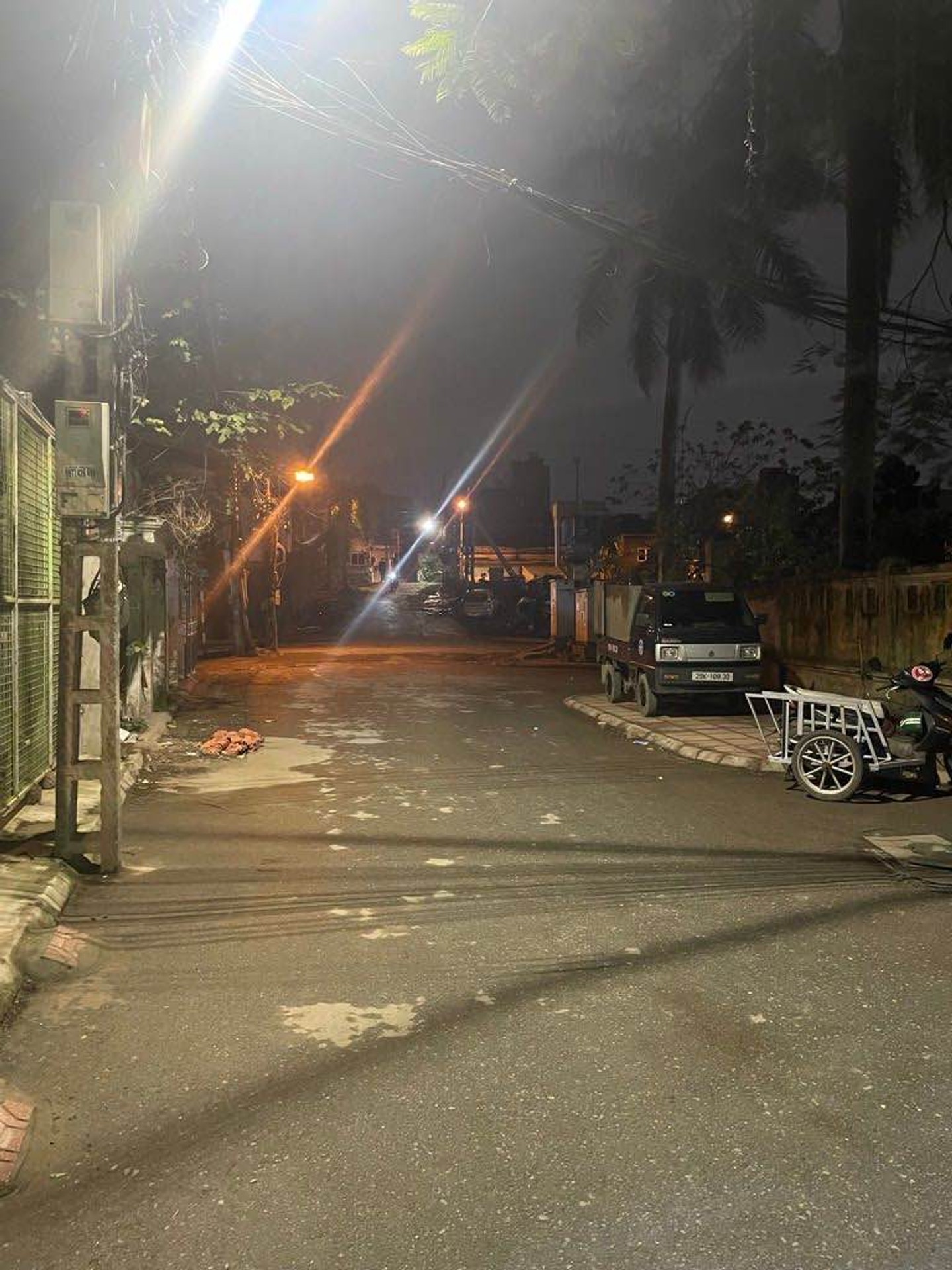 Hiếm rẻ 40 m 5 tầng ngay tại trung tâm việt Hưng