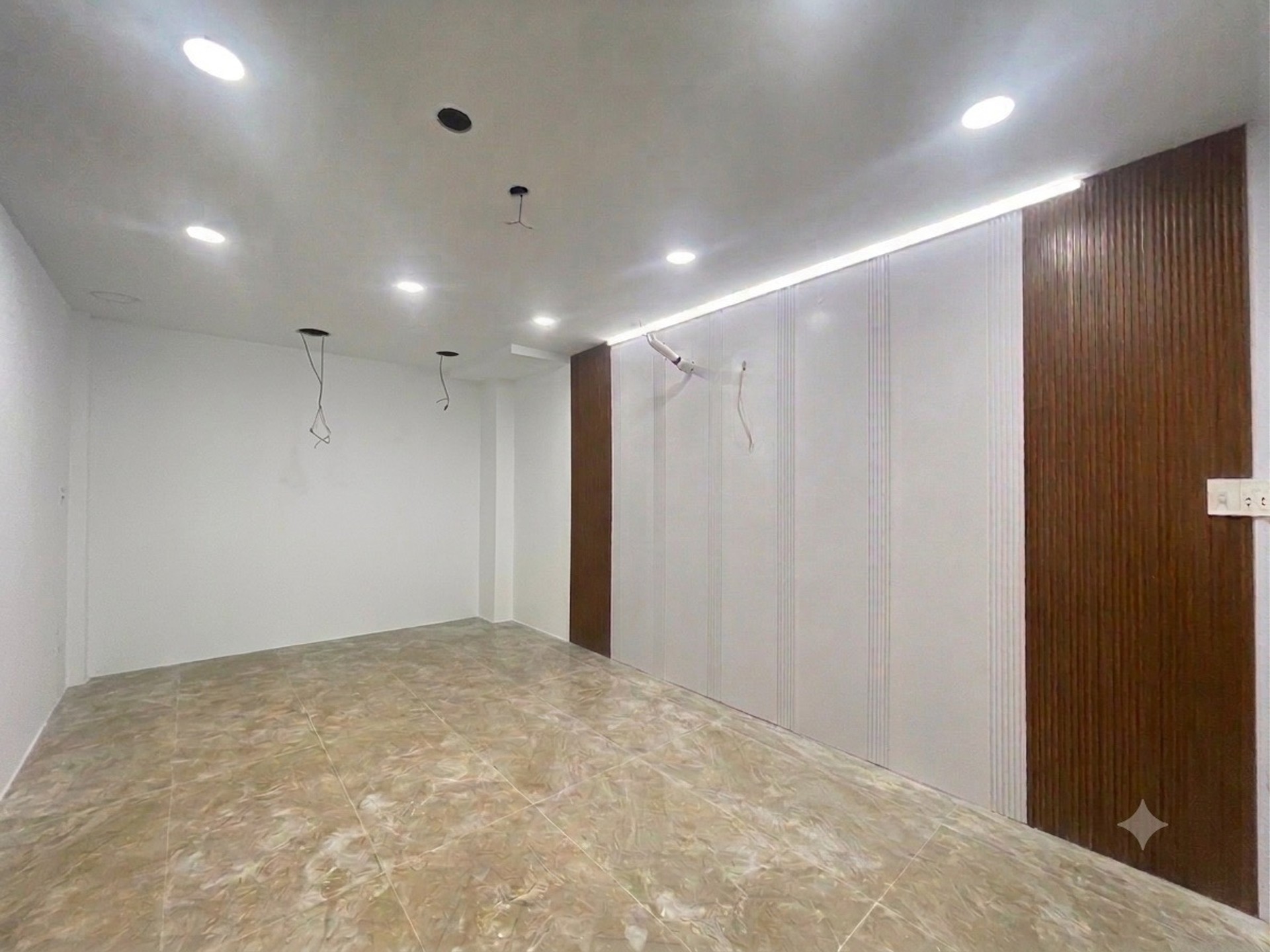 Bán nhà riêng 4 tầng khu vực trung tâm Quận 1, Nguyễn Văn Cừ, diện tích 23.3 m2
