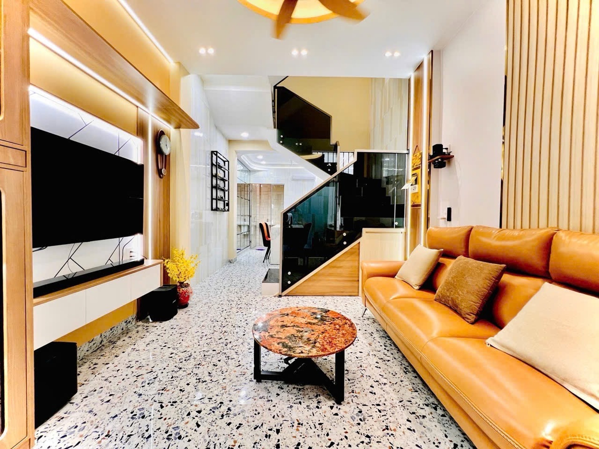 Bán nhà riêng 4 tầng 37m2 hướng Đông Nam tại Gò Vấp giá 6 tỷ