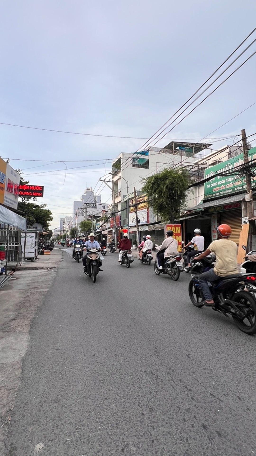 Toà Nhà Mặt Phố 8 Tầng View Sân Bay, Giá Tốt Tân Bình