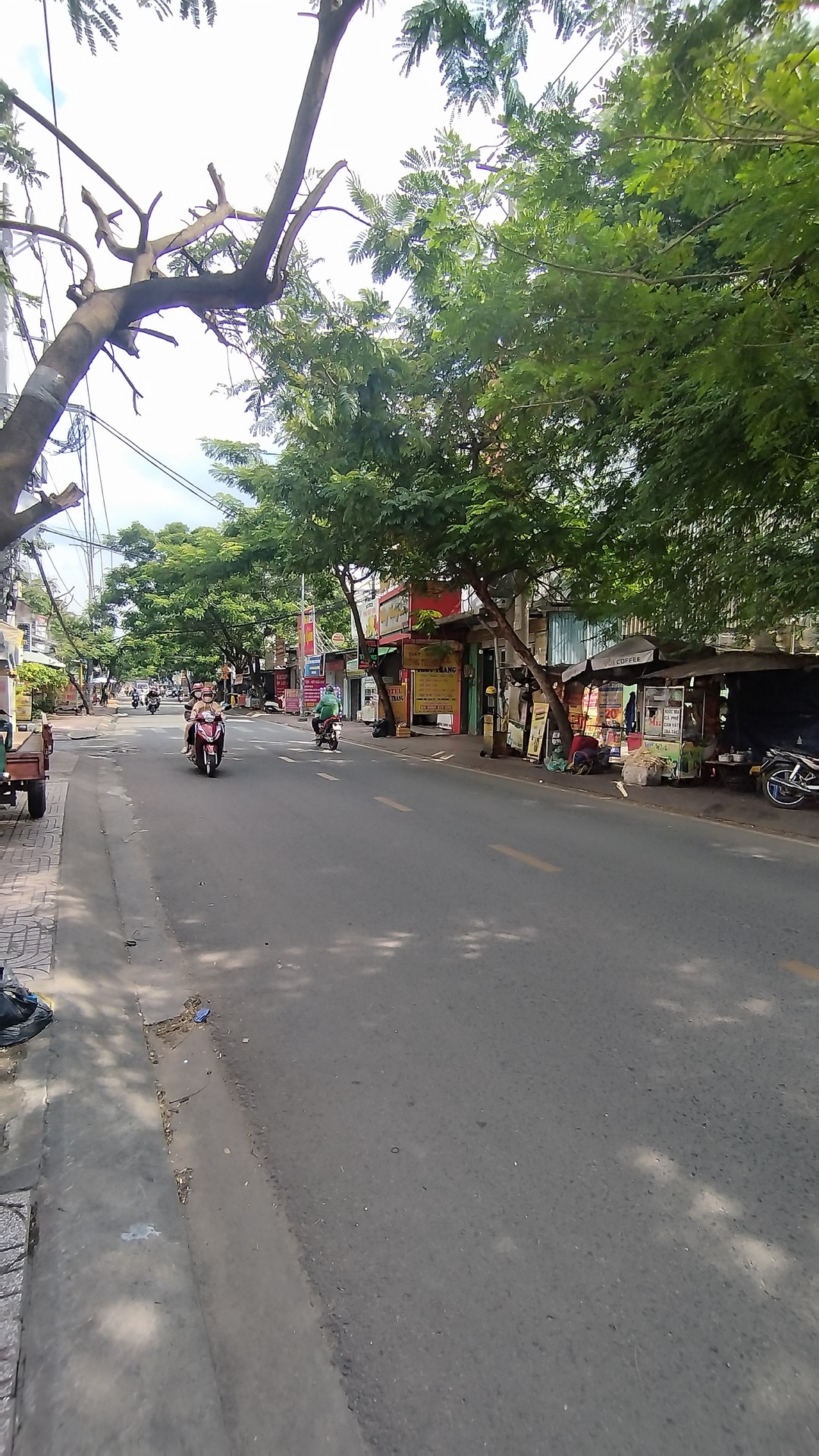 Nhà mặt phố sầm uất 4PN đẹp ngay Quách Điêu