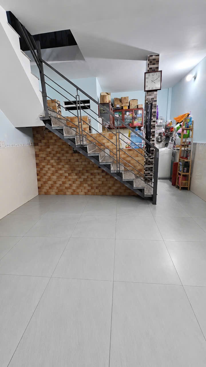 Bán nhà giá nhỉnh 100tr/m, gần Trường Chinh