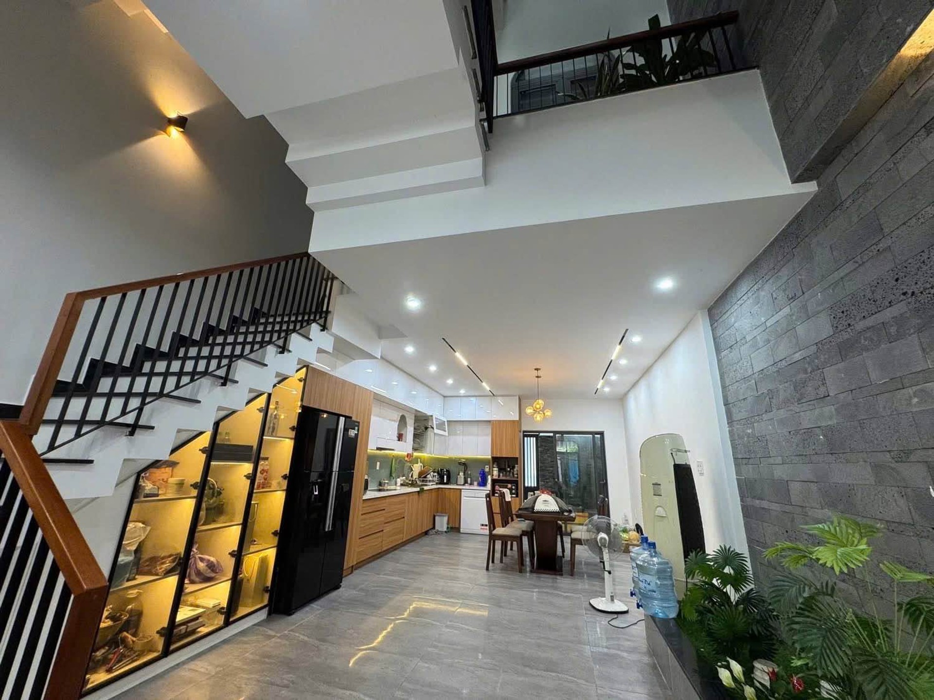 Bán nhà 4 tầng khu Mỹ An, 109m giá 17.5 tỷ.