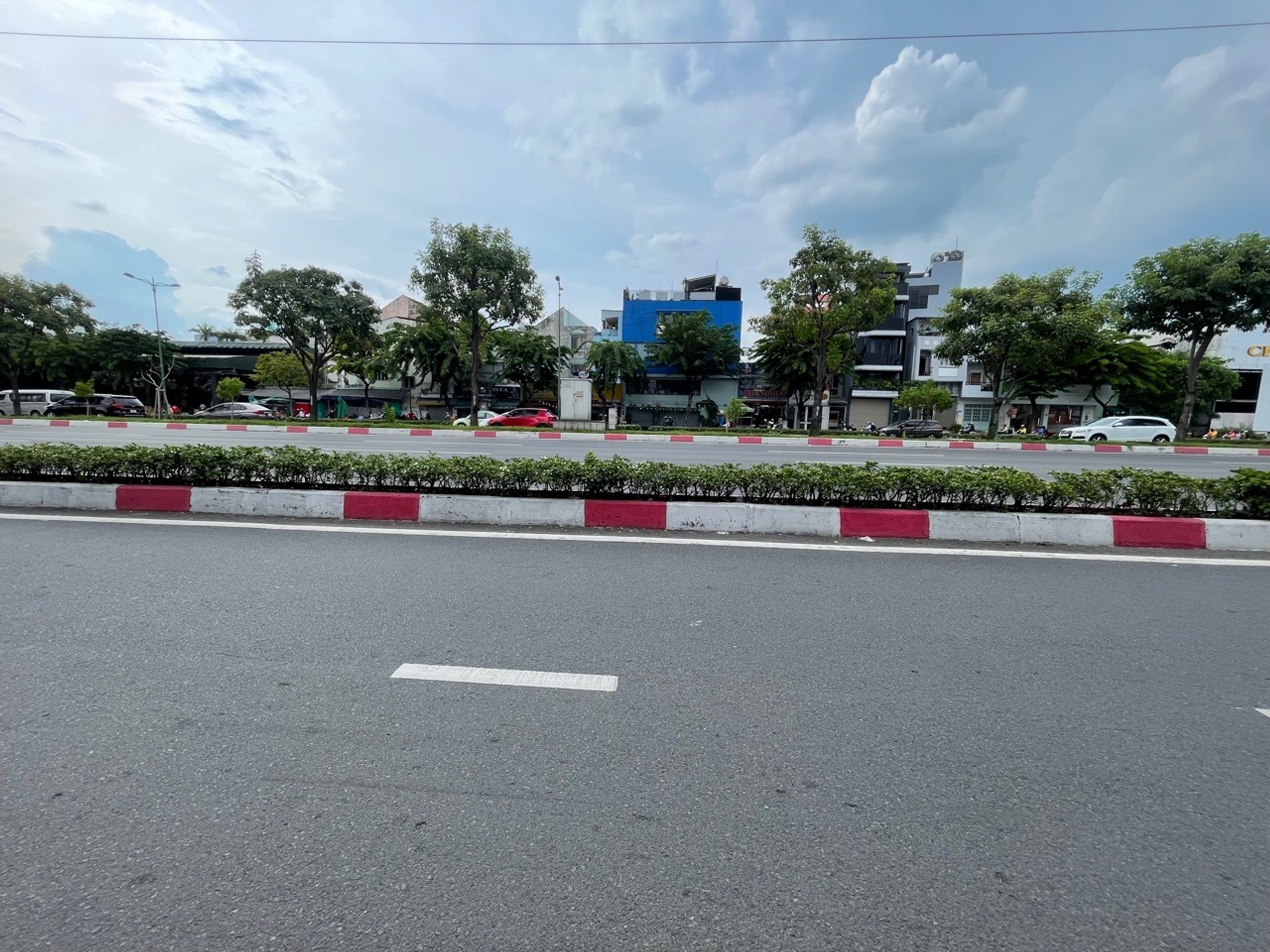 Bán nhà mặt tiền Phạm Văn Đồng 284m², xây dựng thoải mái