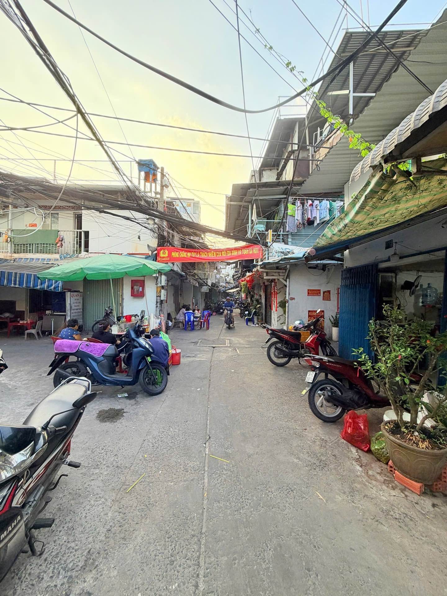 Bán nhà mặt phố quận 3 với 8 phòng ngủ, tiềm năng kinh doanh ổn định