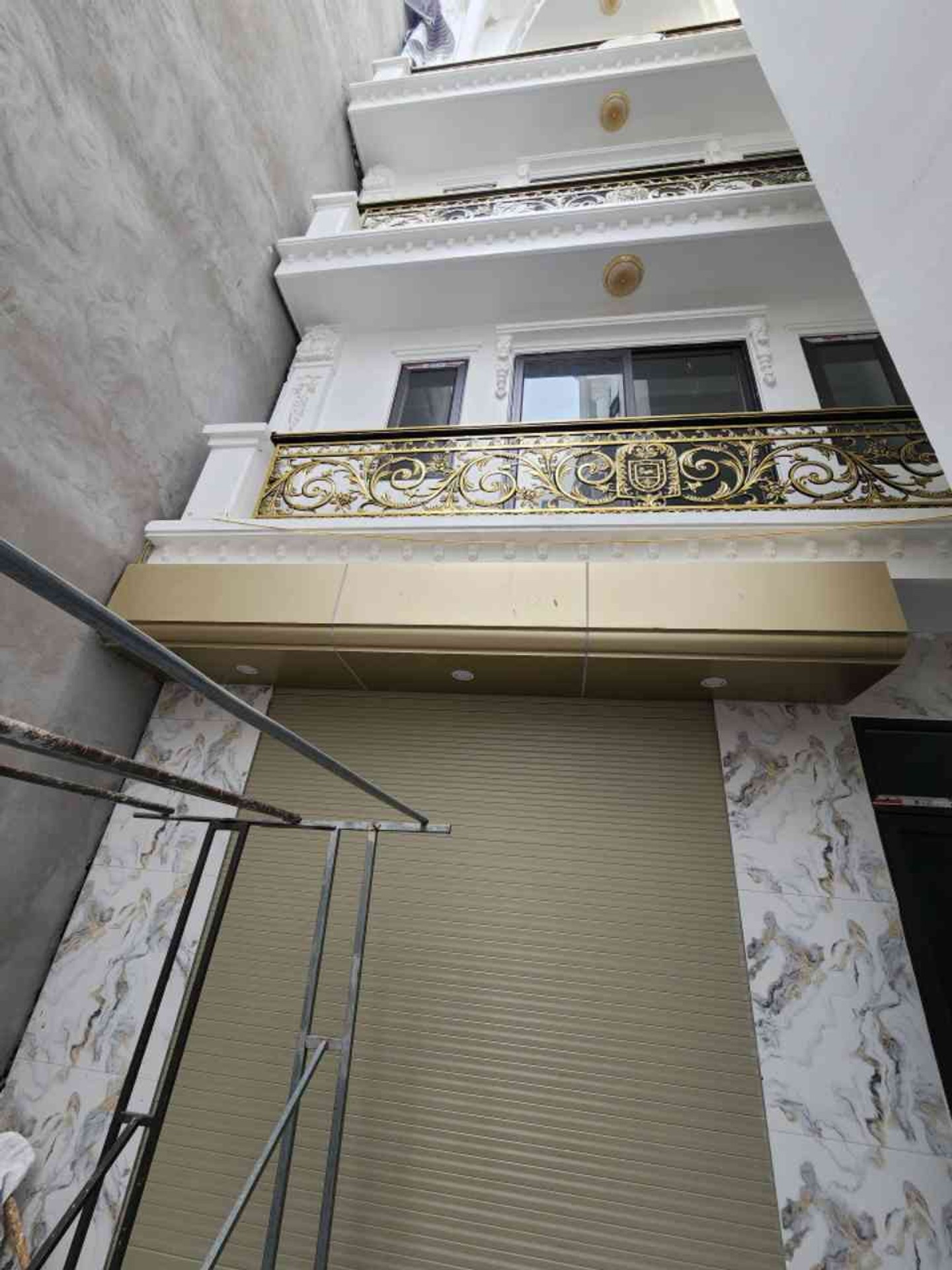 Bán nhà 55m2 5tầng thang máy ô tô cách 80 m đỗ ngày đêm, ở phúc lợi hà nội