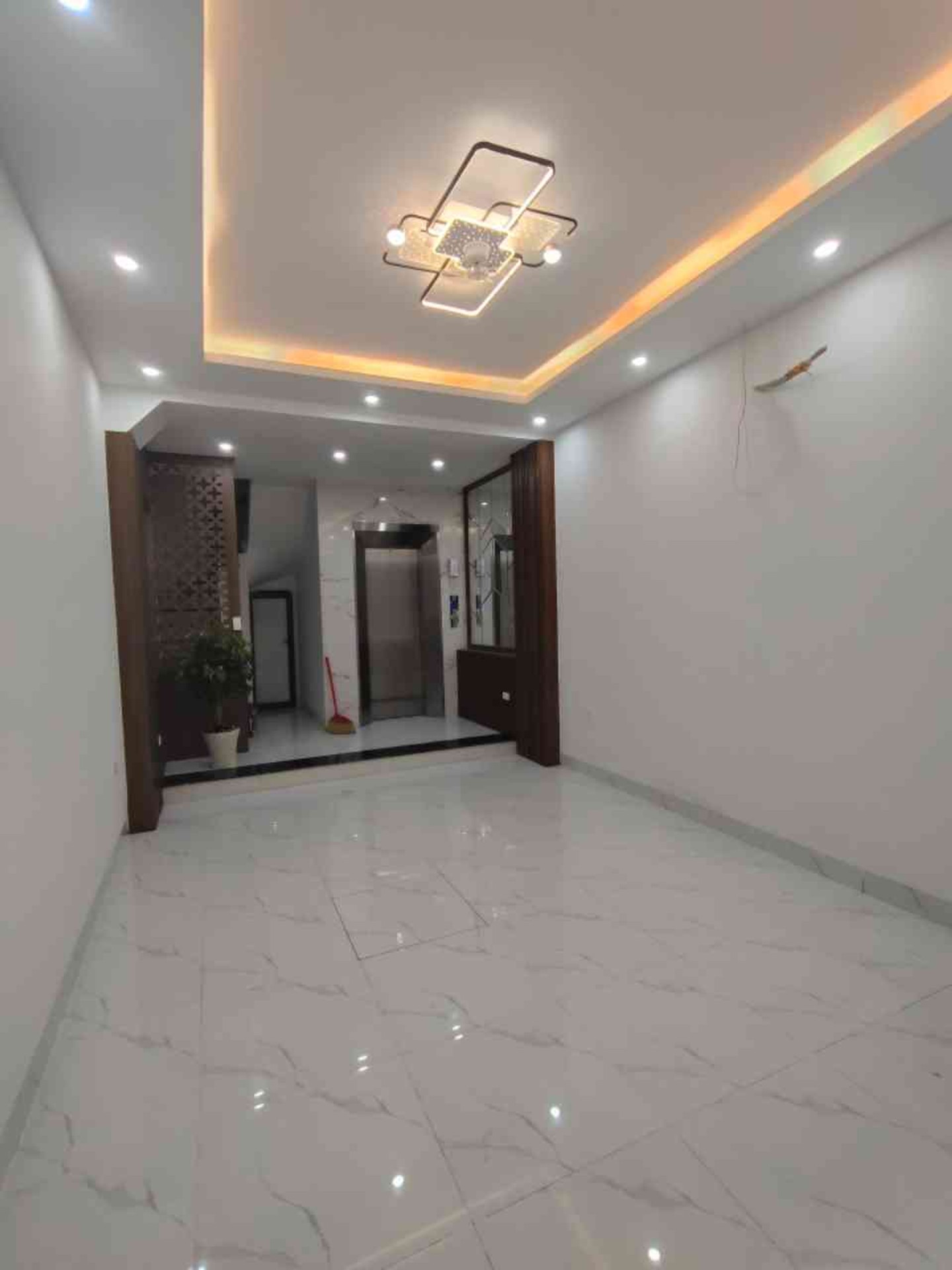 Nhà 6 tầng thang máy, kinh doanh cực chất tại Bằng Liệt