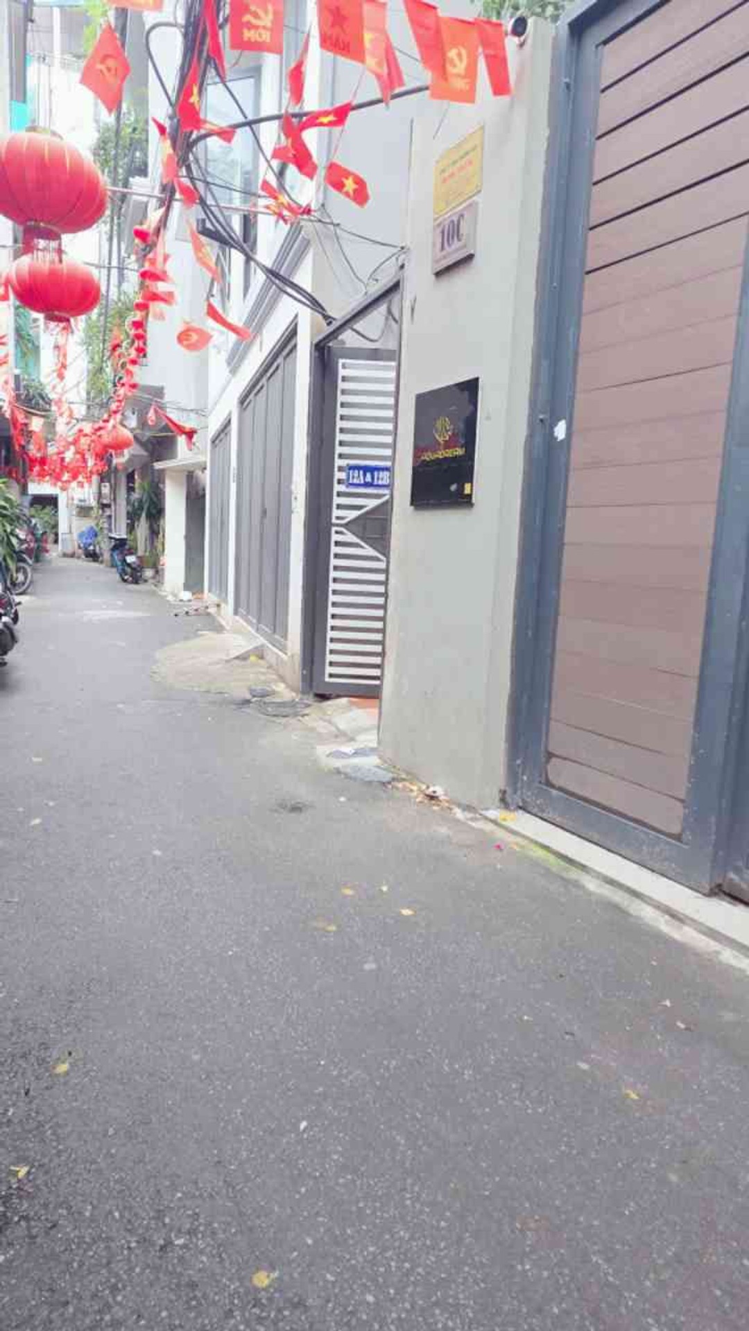 Nhà mới 6 tầng có thang máy, hướng tây nam, gần Hồ Tây, Tây Hồ