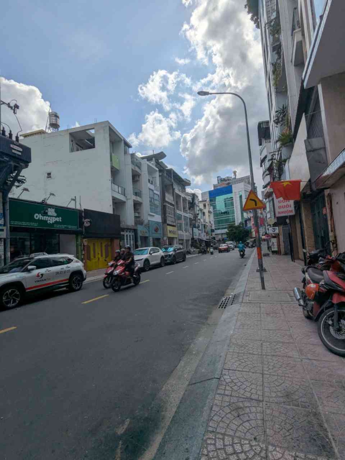 Bán nhà riêng hai tầng tại phường Lê Quý Đôn, diện tích nhỏ lô góc trung tâm