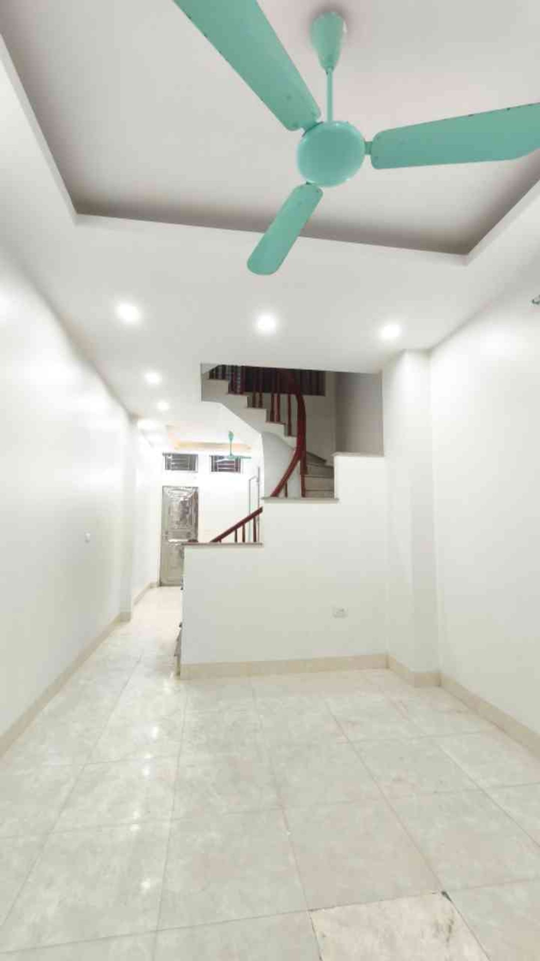 Nhà 5 tầng thoáng sáng, 2 mặt ngõ trung tâm tiện ích