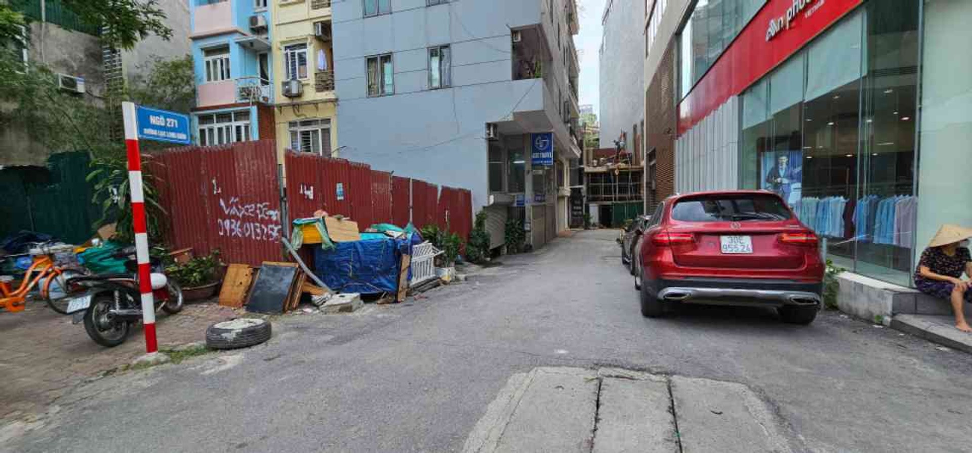 Bán đất có nhà cũ phố Lạc Long Quân, cách Hồ Tây 100m, trước nhà ô tô tránh dừng đỗ