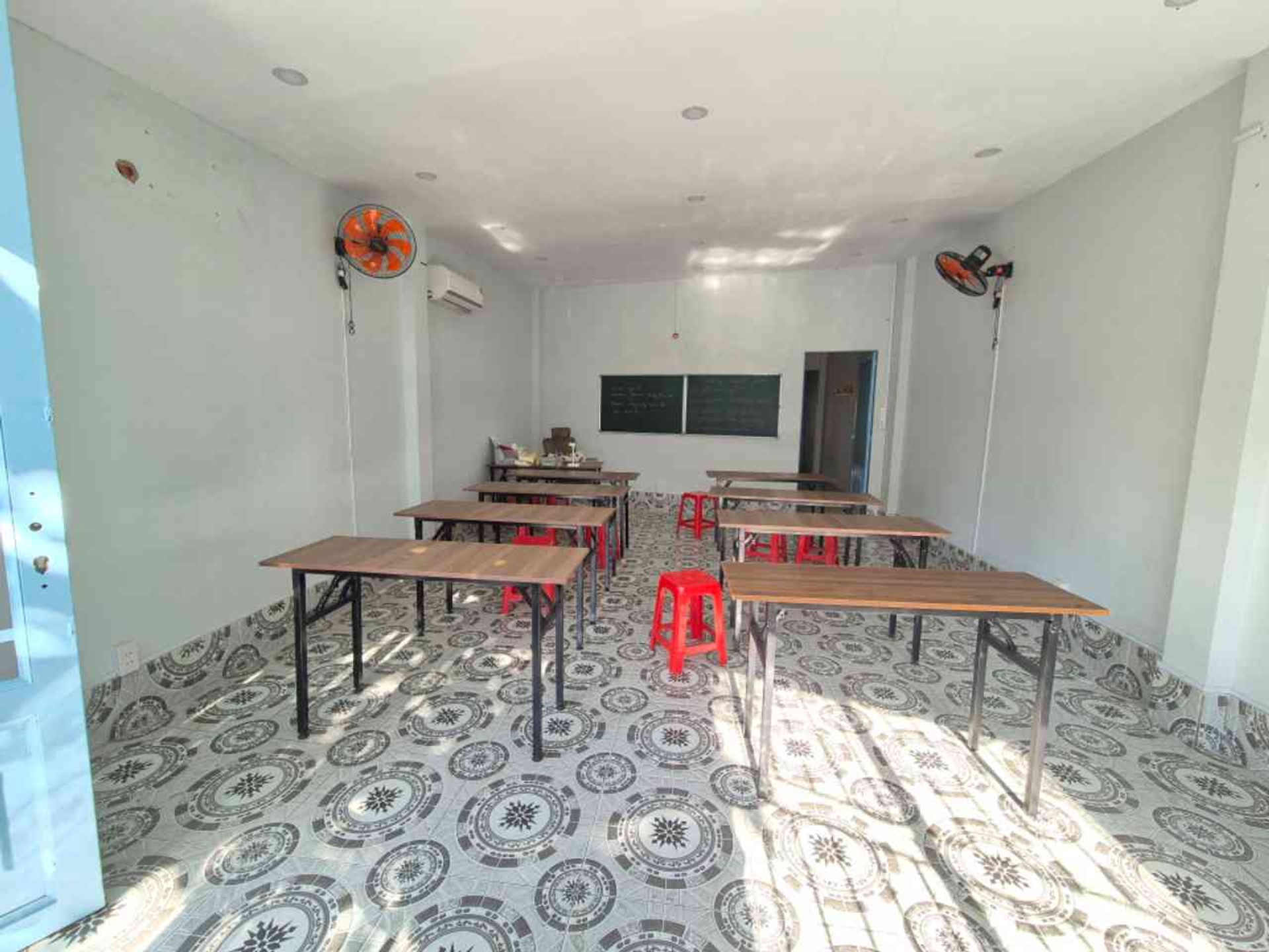 Bán nhà cấp 4 mặt tiền đường Tô Ký, Quận 12, giá 5.5 tỷ