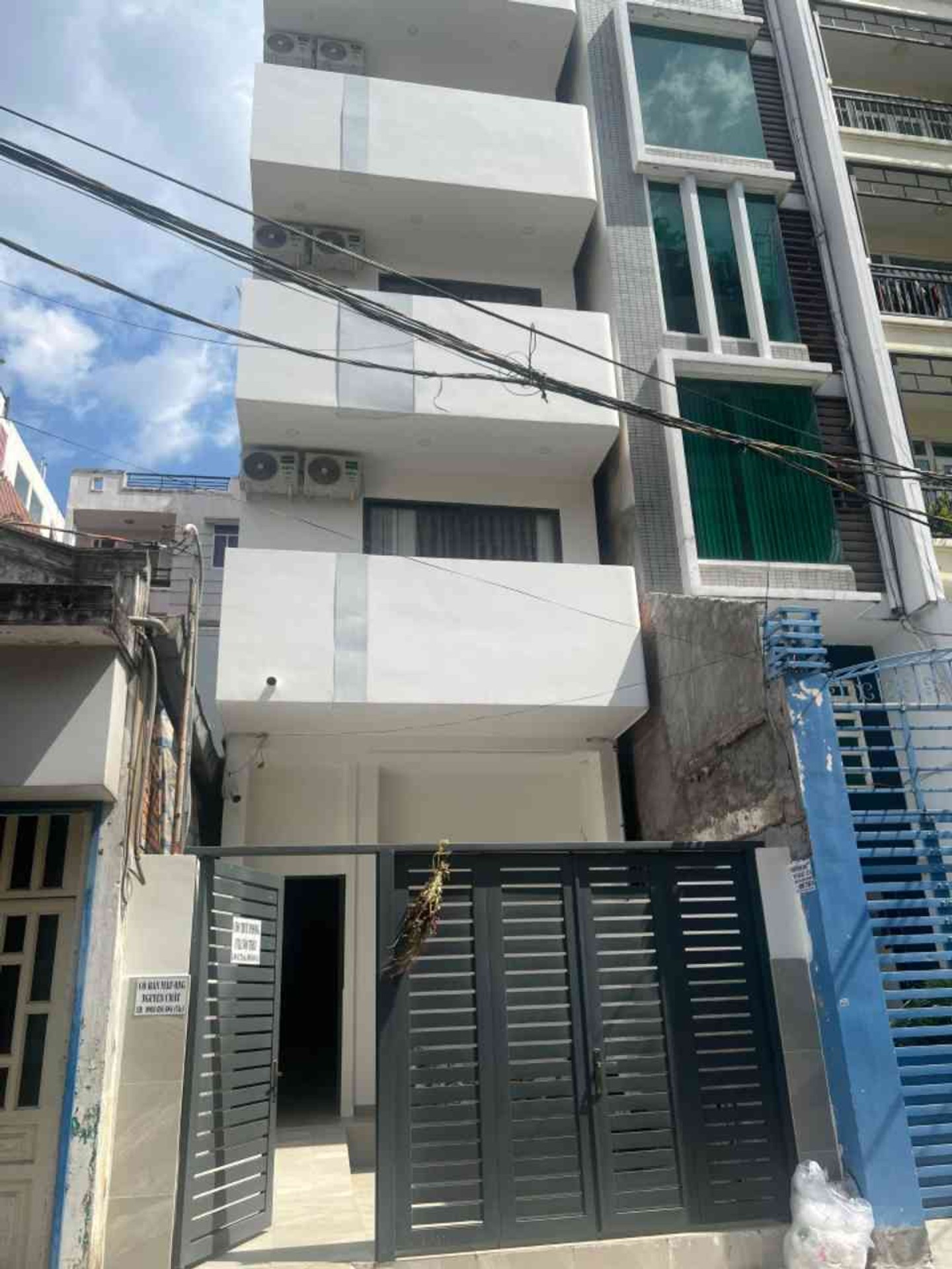 Bán nhà mặt phố Phan Văn Hân, 6 tầng, 124 m2, phù hợp kinh doanh phòng trọ khép kín