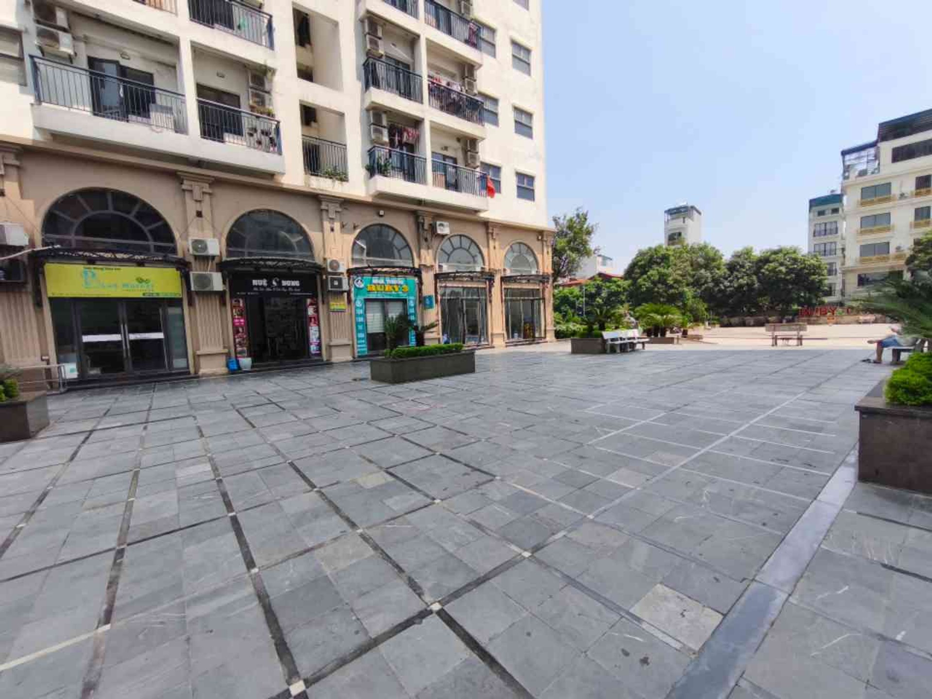 Bán căn hộ chung cư lô góc 3 phòng ngủ tại Phúc Lợi, tầng trung thoáng mát