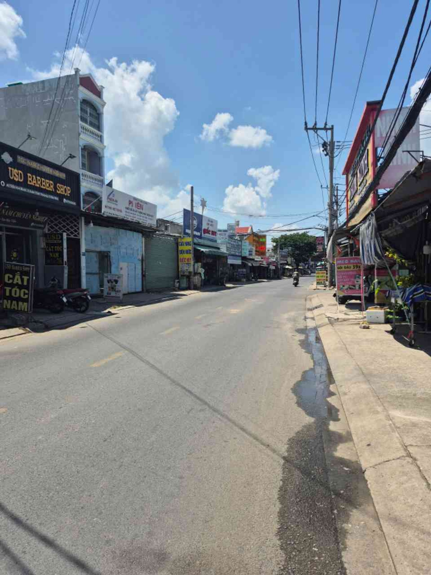 Nhà mặt phố kinh doanh đỉnh cao, diện tích rộng, vị trí siêu đẹp tại Bà Điểm