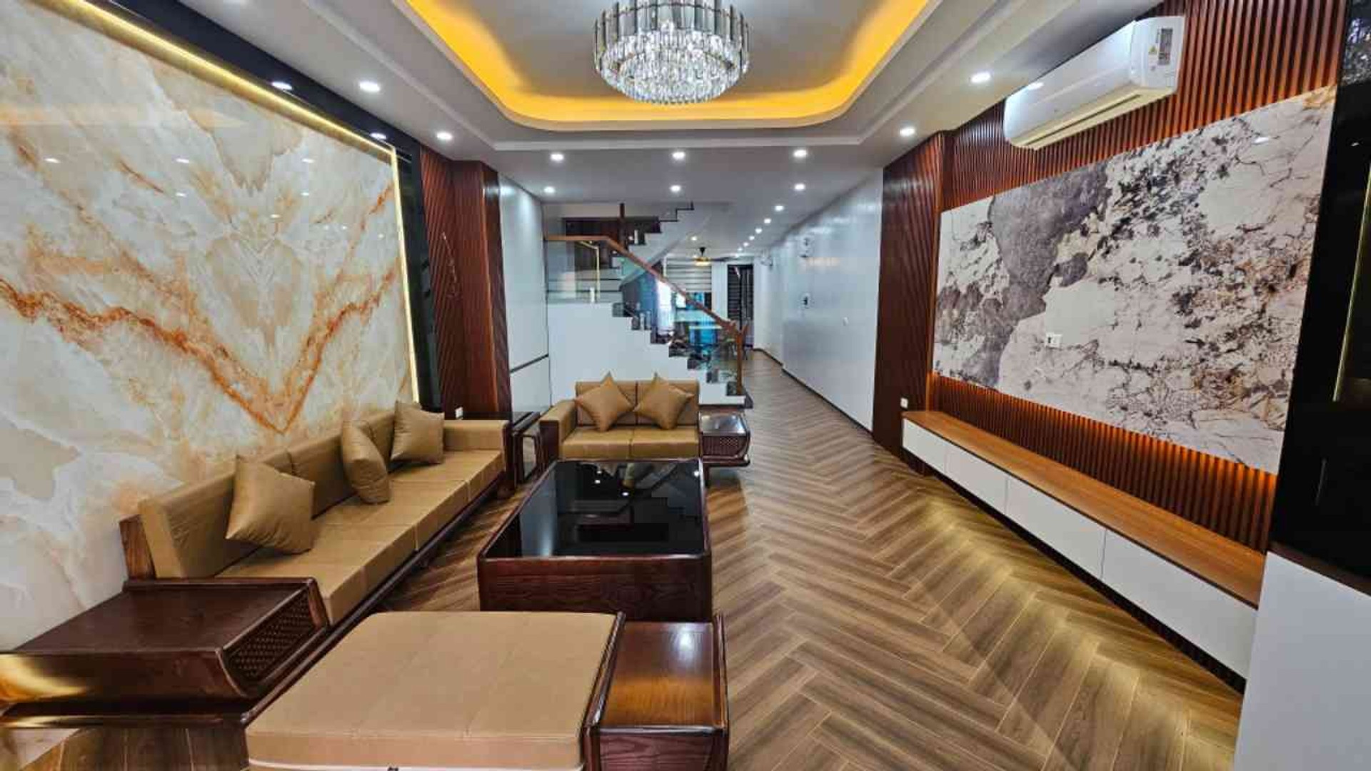 Siêu phẩm liền kề 5 tầng có thang máy tại Văn Phú