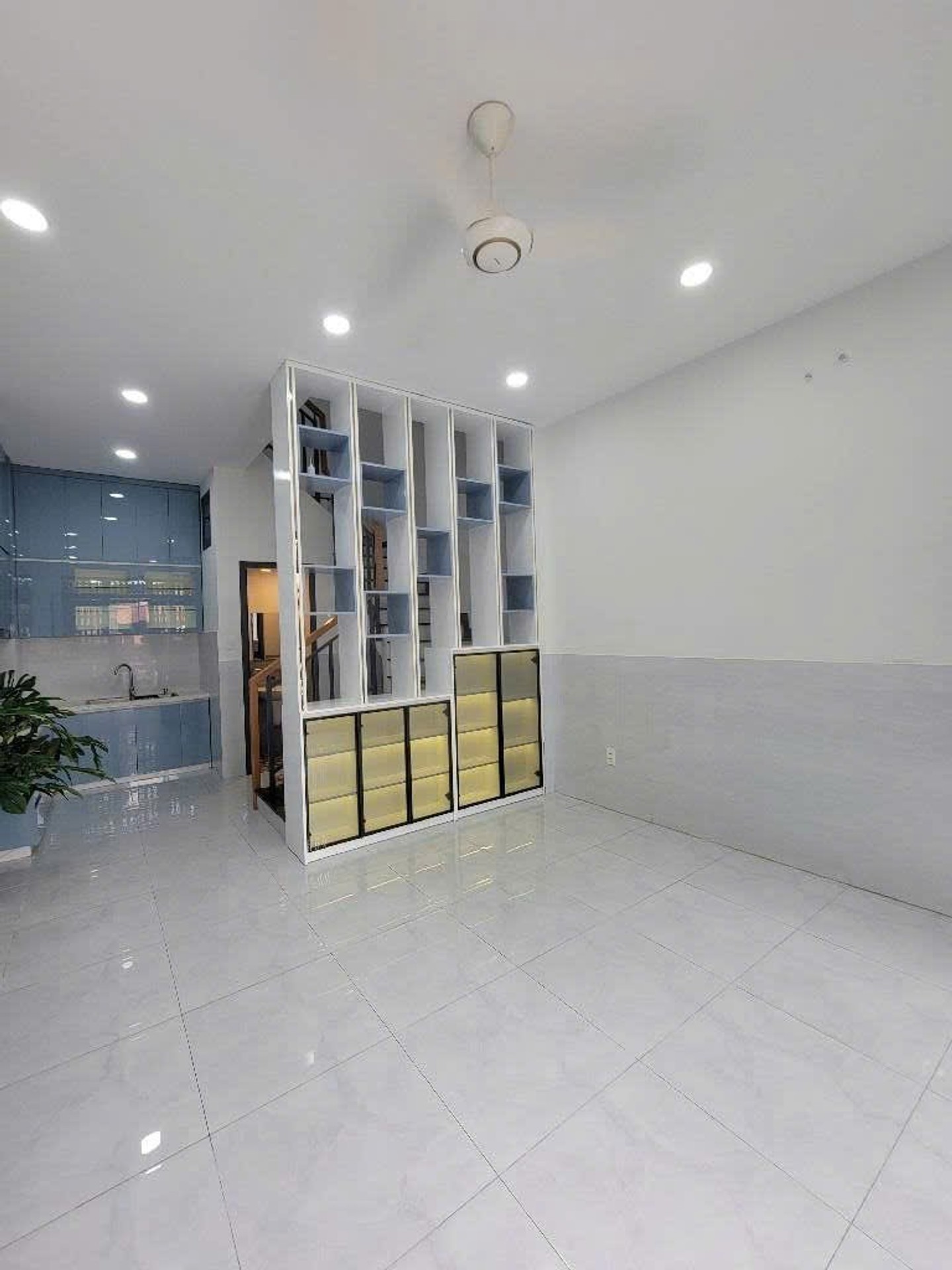 Nhà 5 tầng 3 phòng ngủ tại Dương Quảng Hàm giá 7.45 tỷ