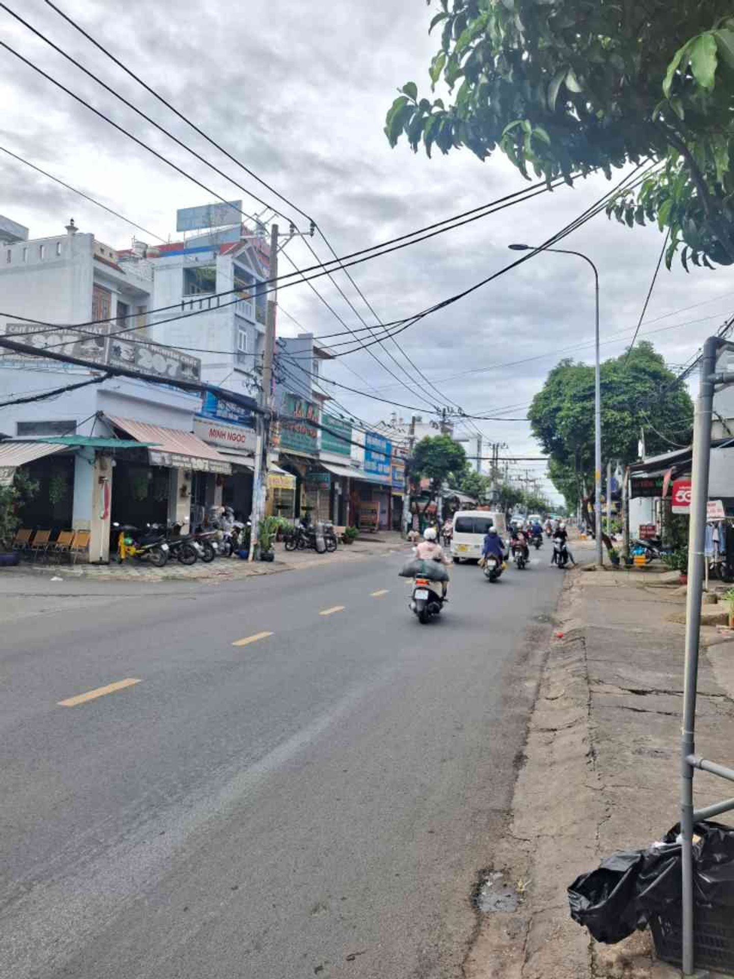 Bán nhà mặt phố khu Tên Lửa, Bình Tân 70.8m² 3 tầng 4PN kinh doanh sầm uất