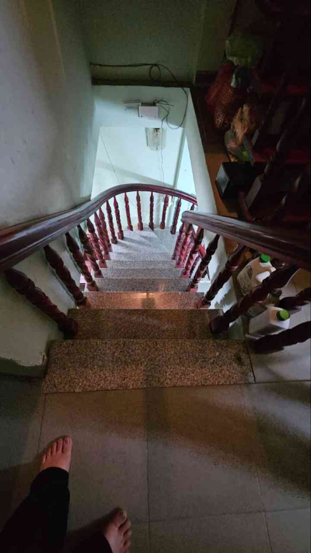 Bán nhà riêng 3 tầng hướng Đông Nam quận Tân Bình, diện tích 33.6 m2, pháp lý sổ hồng